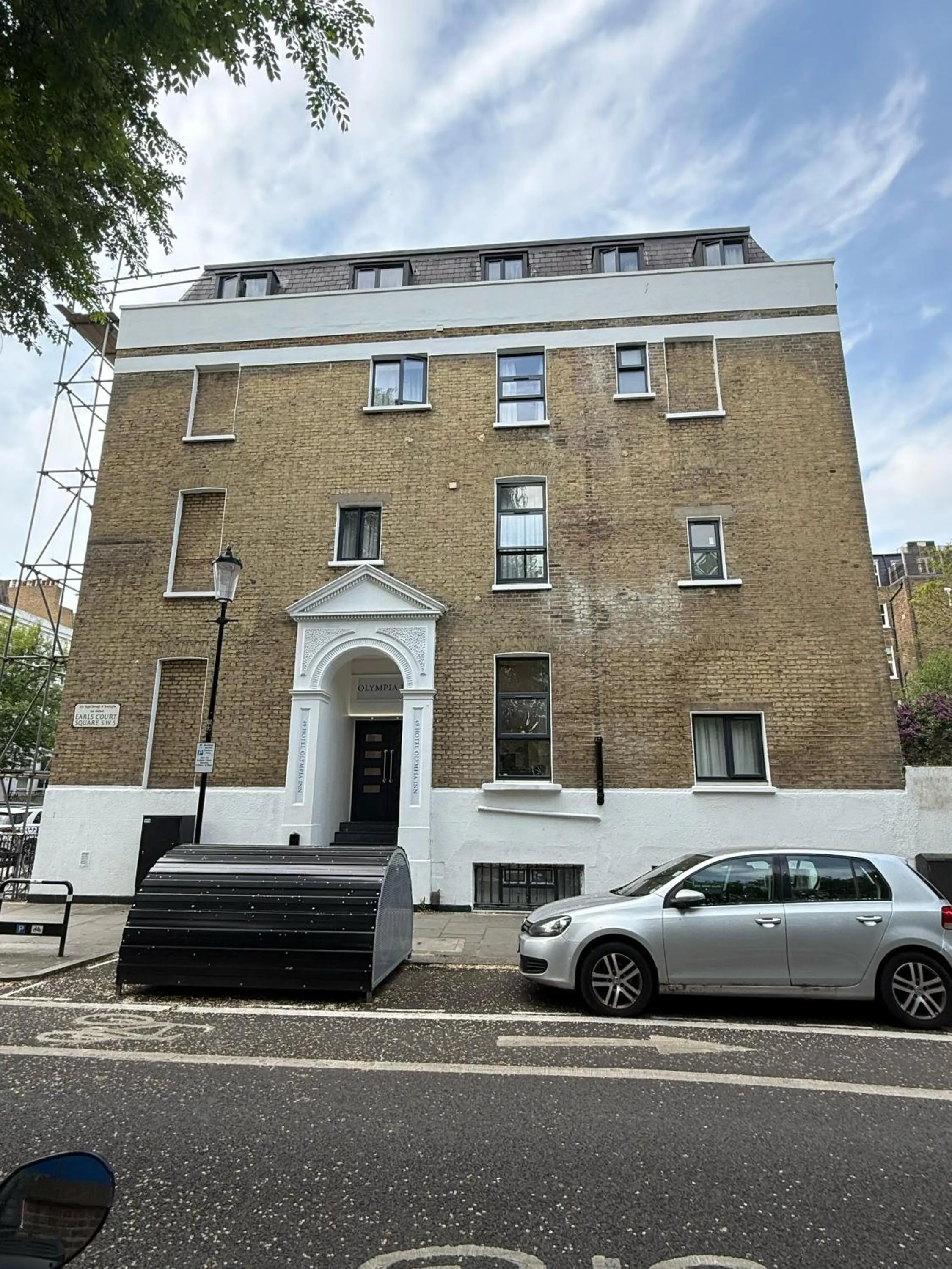 Property building in Olympia Inn Hotel