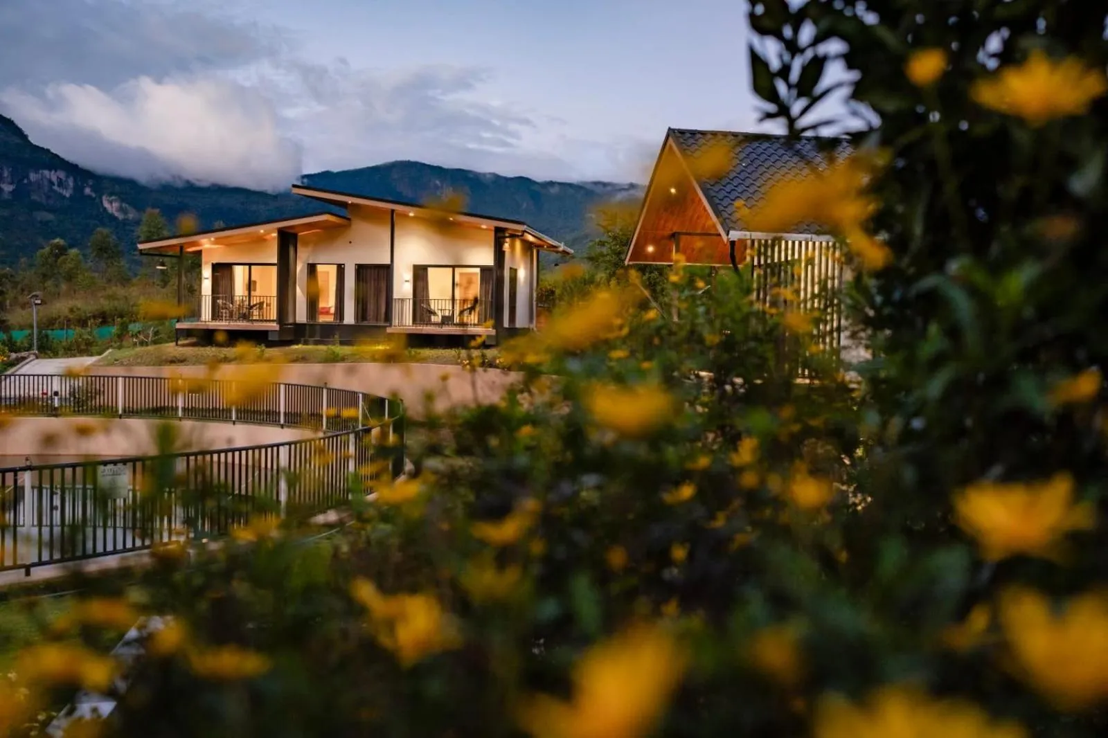 Property building in Cleveland Resorts Kanthalloor