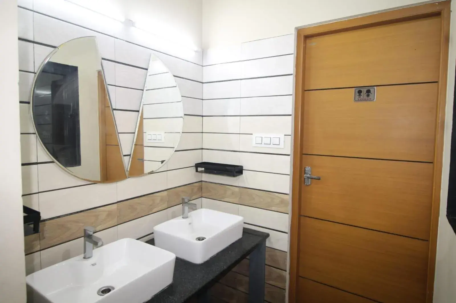 Bathroom in Cleveland Resorts Kanthalloor Bathroom in Cleveland Resorts Kanthalloor