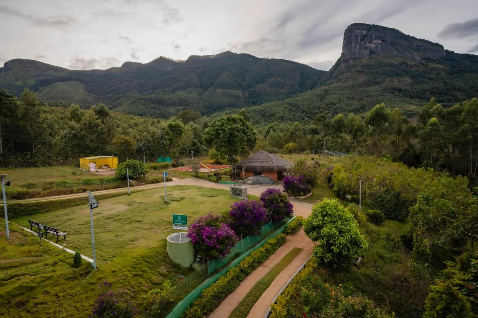 Garden in Cleveland Resorts Kanthalloor