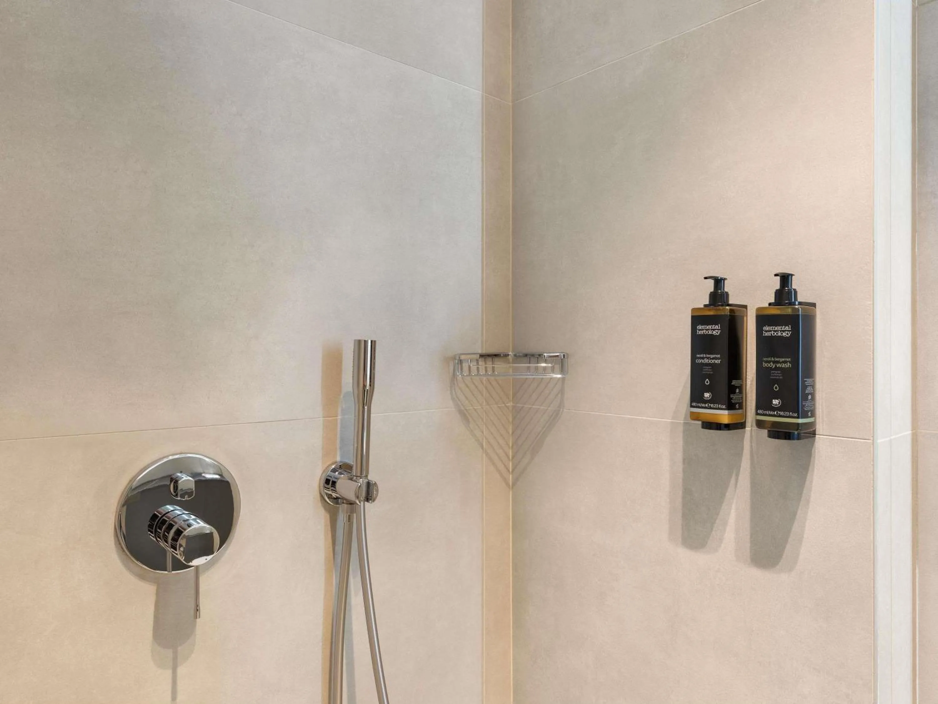 Bedroom in Mercure Tirana