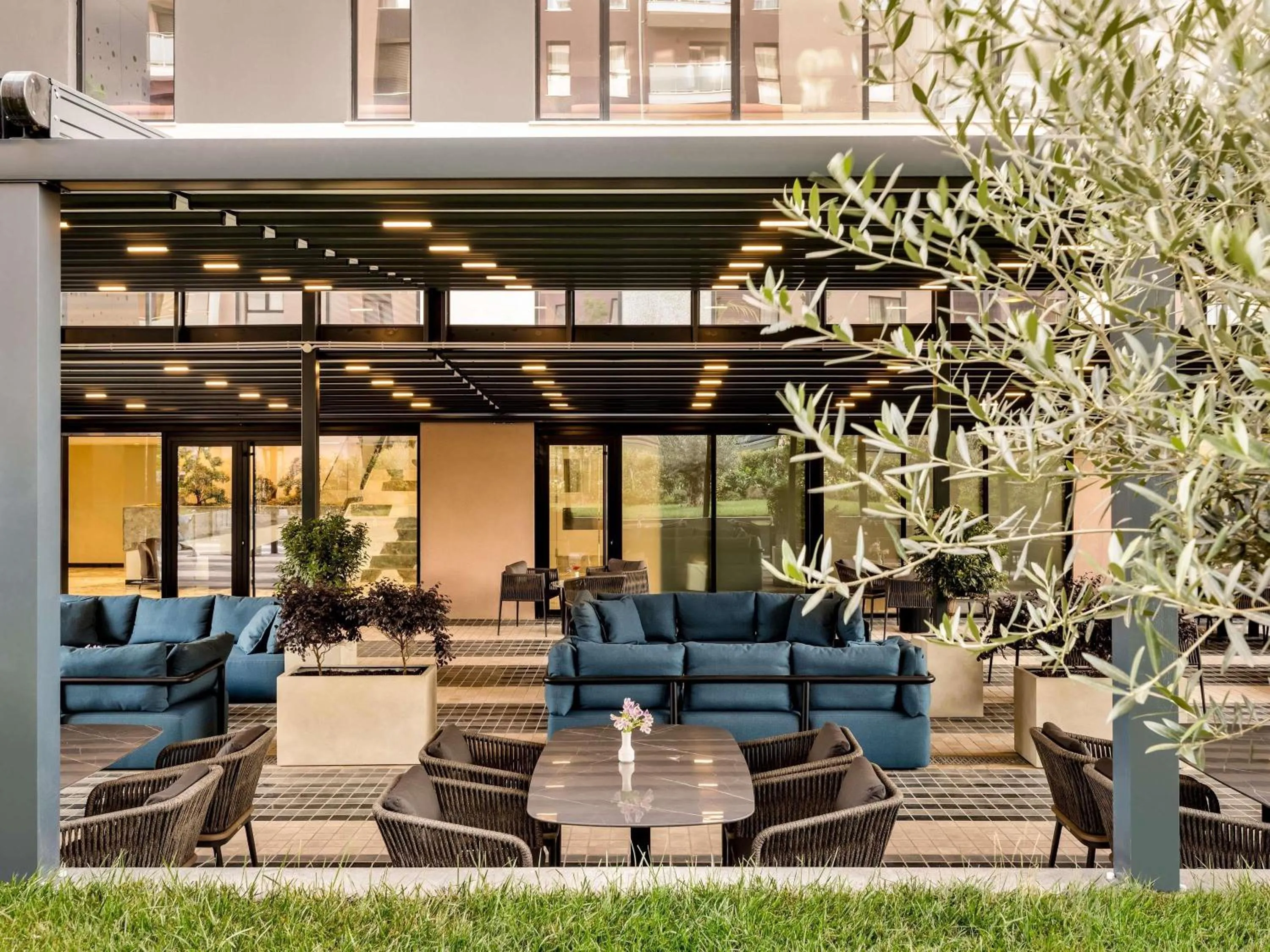 Lounge or bar in Mercure Tirana