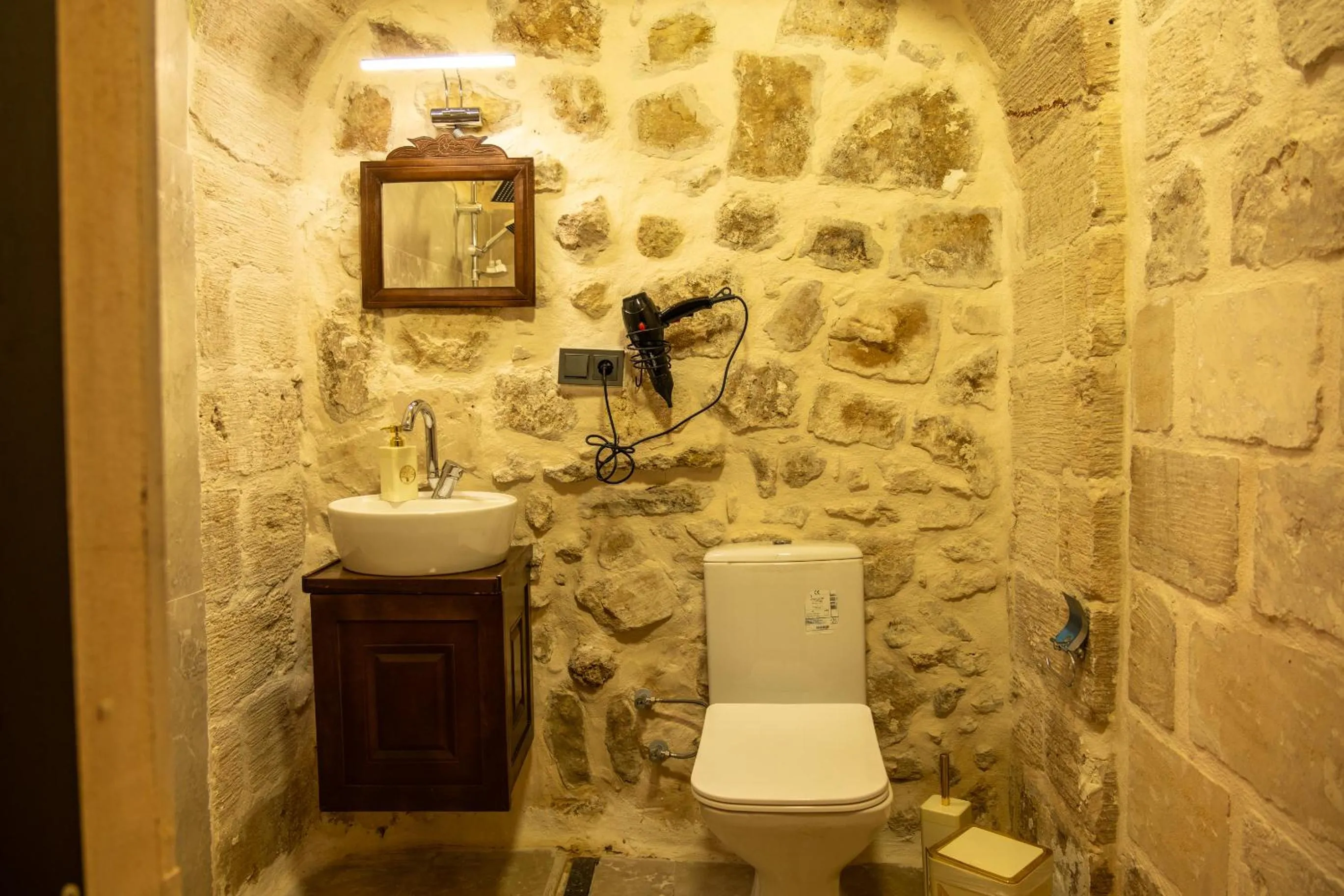 Bathroom in ELYANS KONAĞI