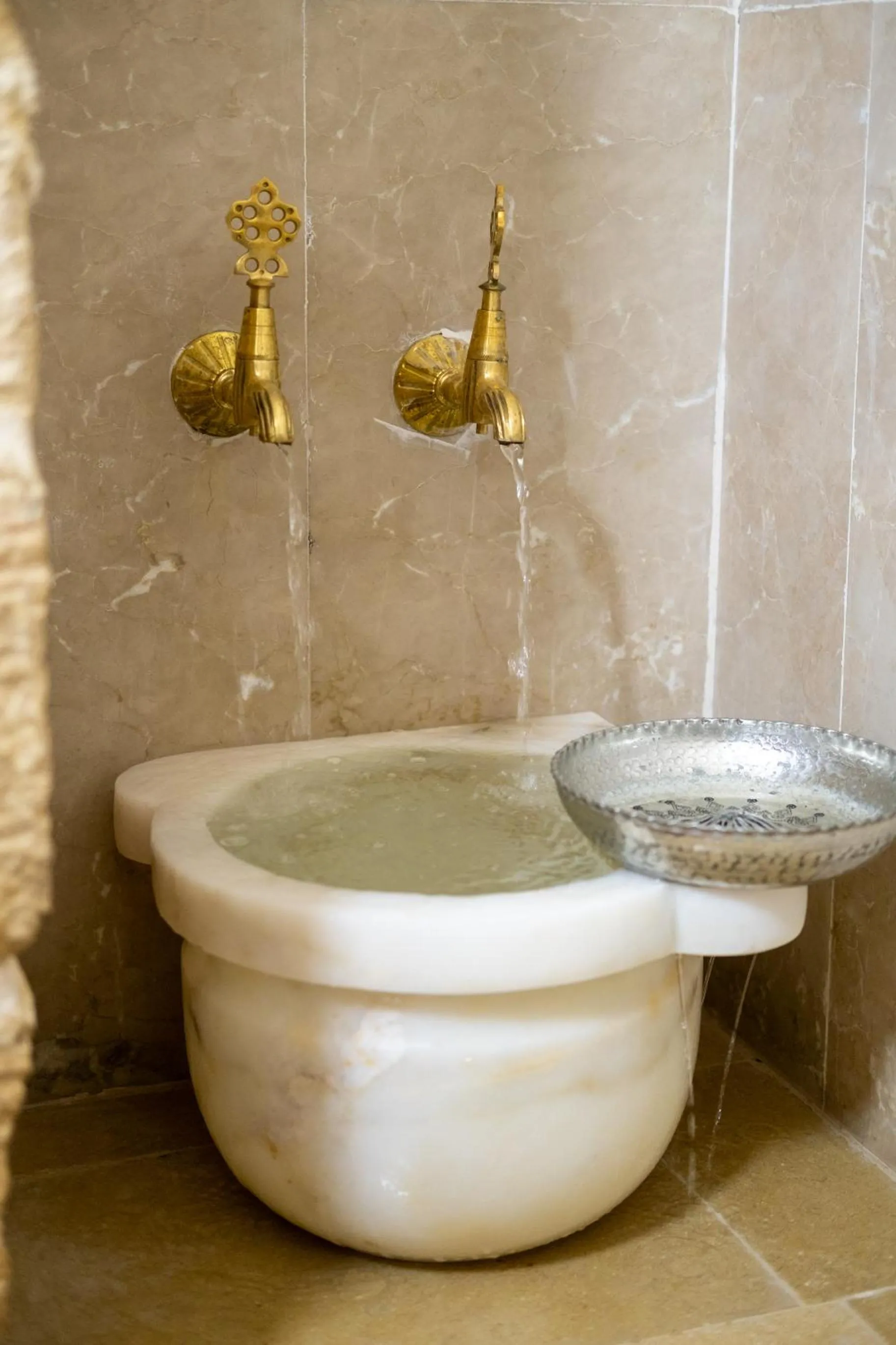 Bath in ELYANS KONAĞI