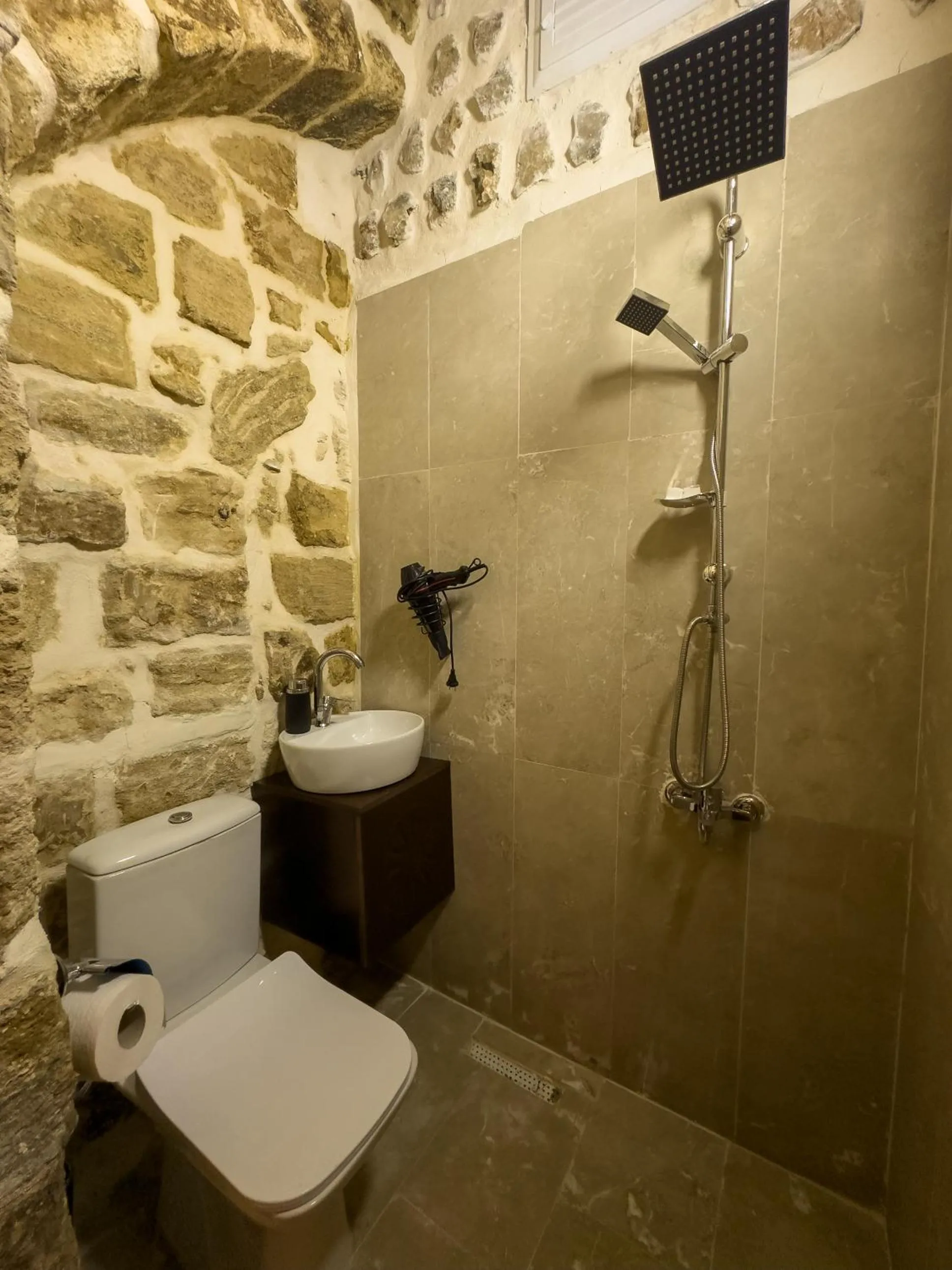Bathroom in ELYANS KONAĞI