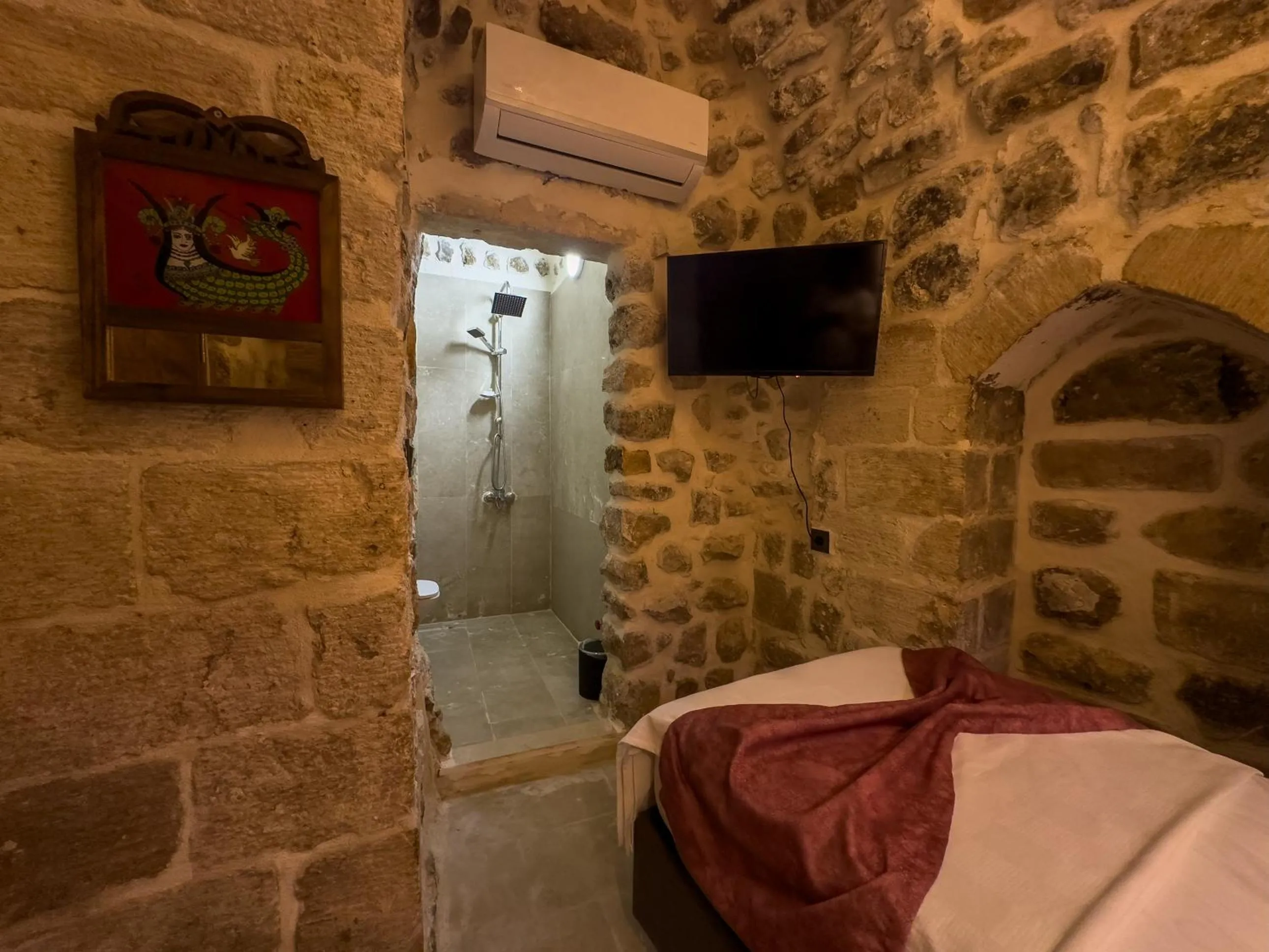 TV and multimedia, Bed in ELYANS KONAĞI