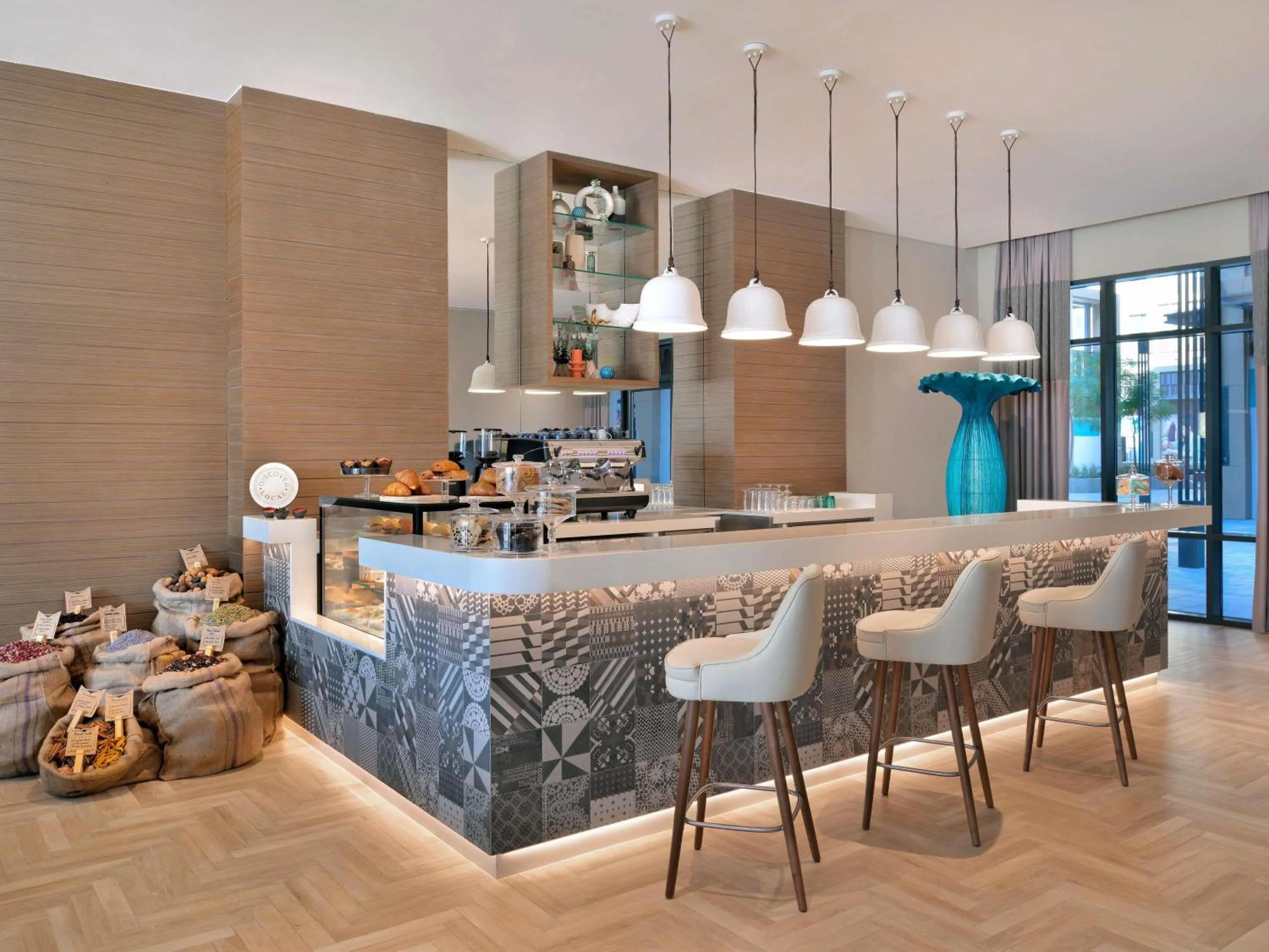 Restaurant/places to eat in Mercure Dubai Deira