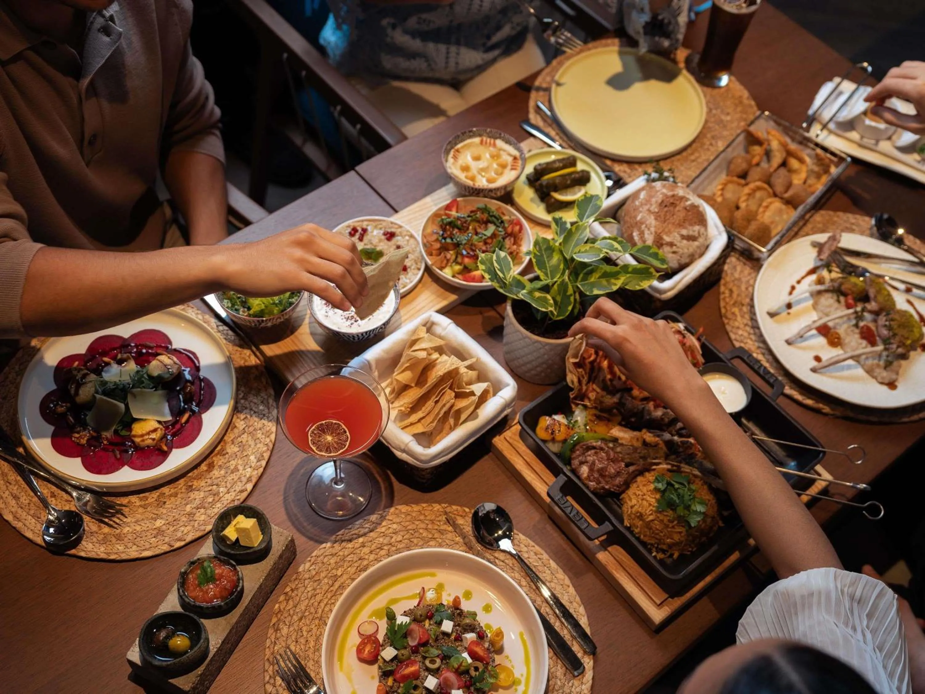 Restaurant/places to eat in Mercure Dubai Deira