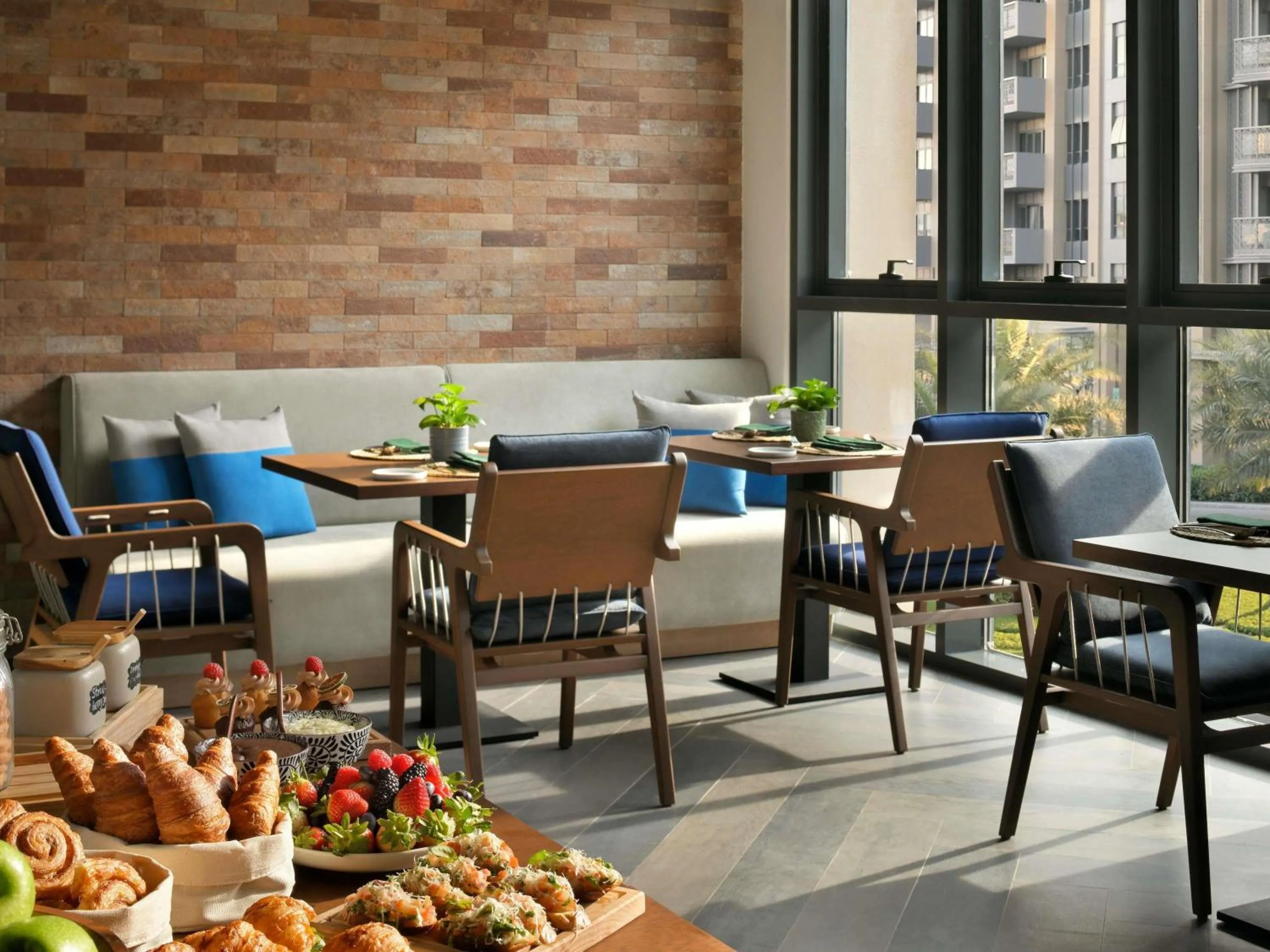 Restaurant/places to eat in Mercure Dubai Deira