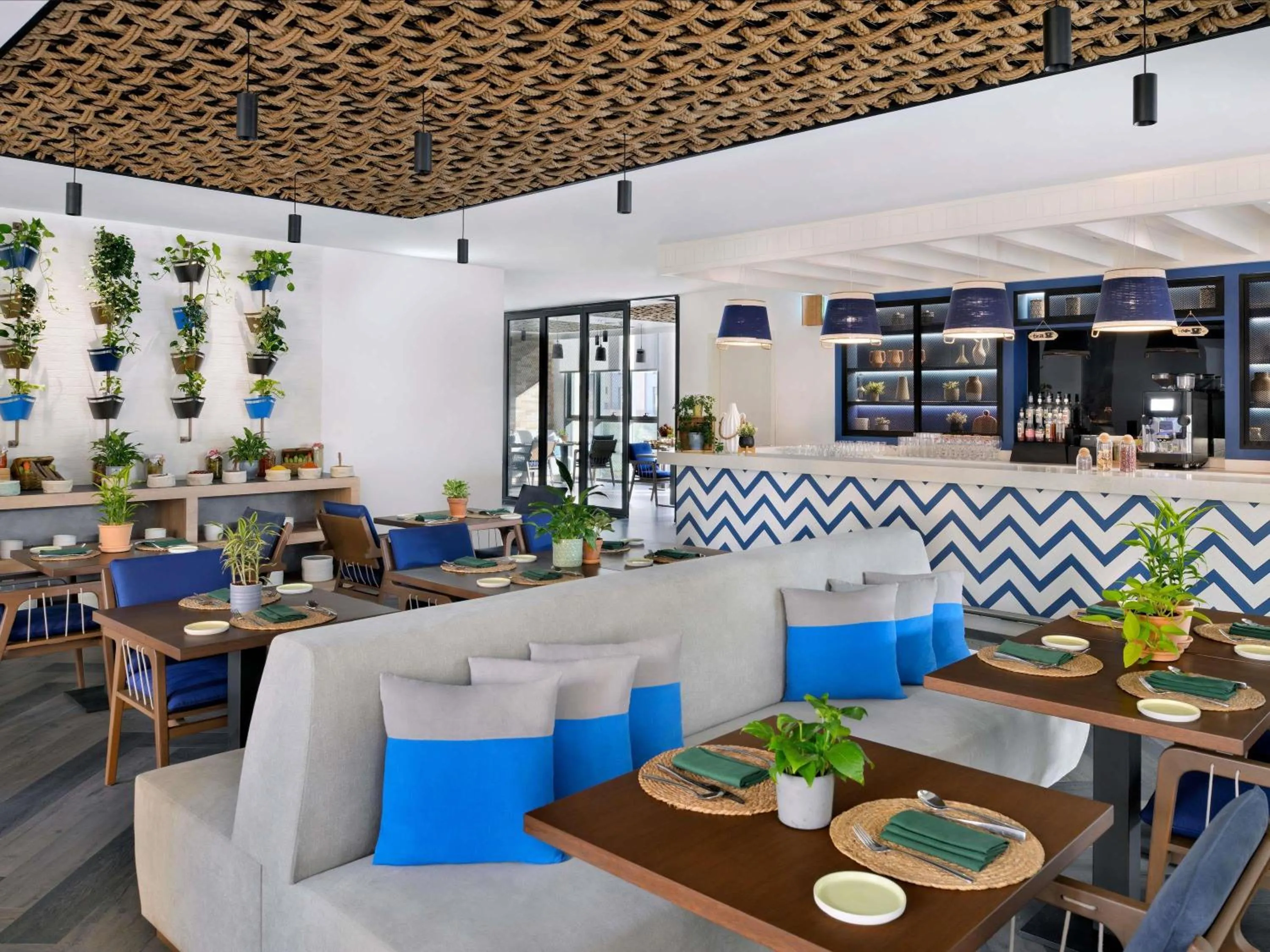 Restaurant/places to eat in Mercure Dubai Deira