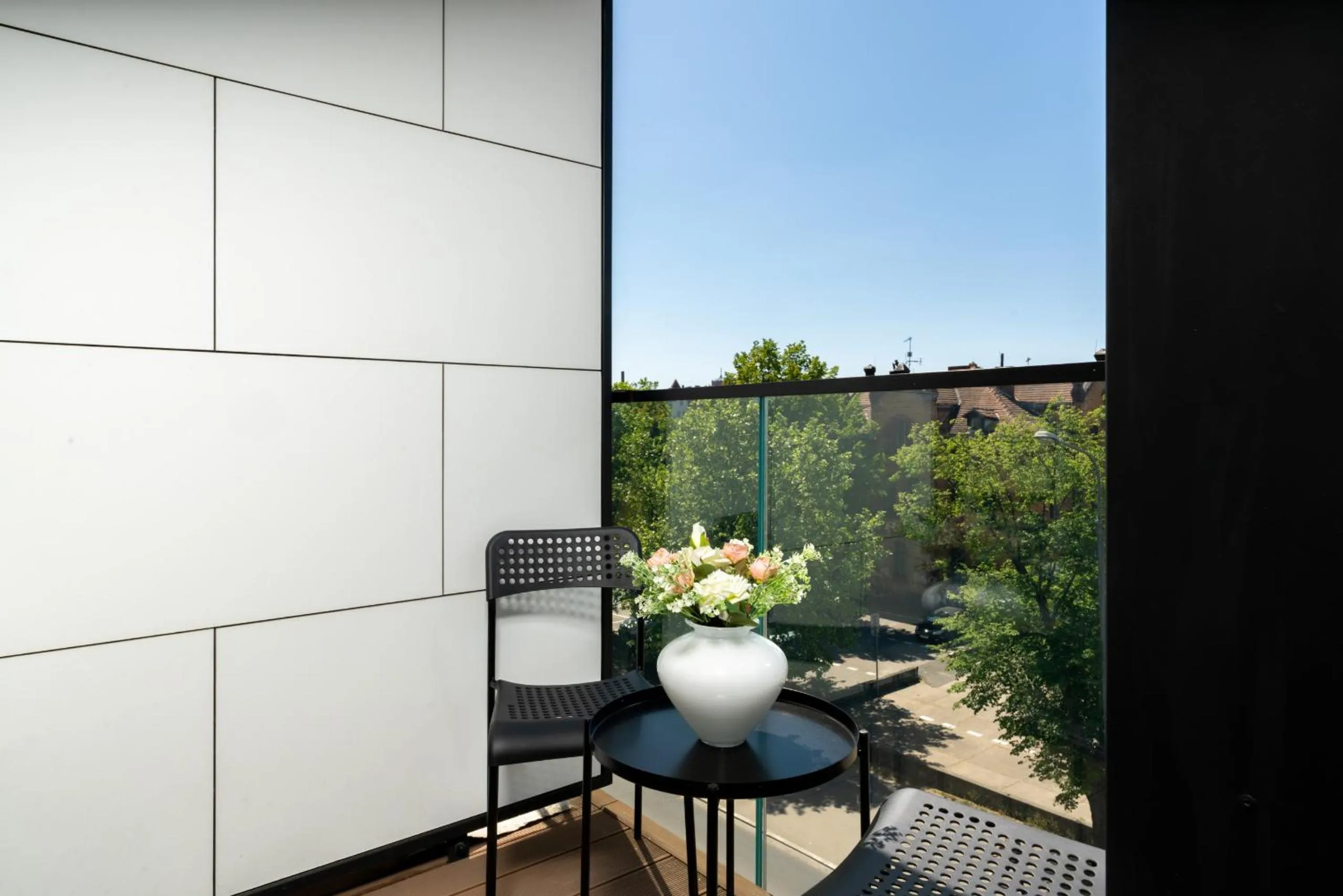 Stylish & Comfy Garbary Apartments with Parking by Noclegi Renters