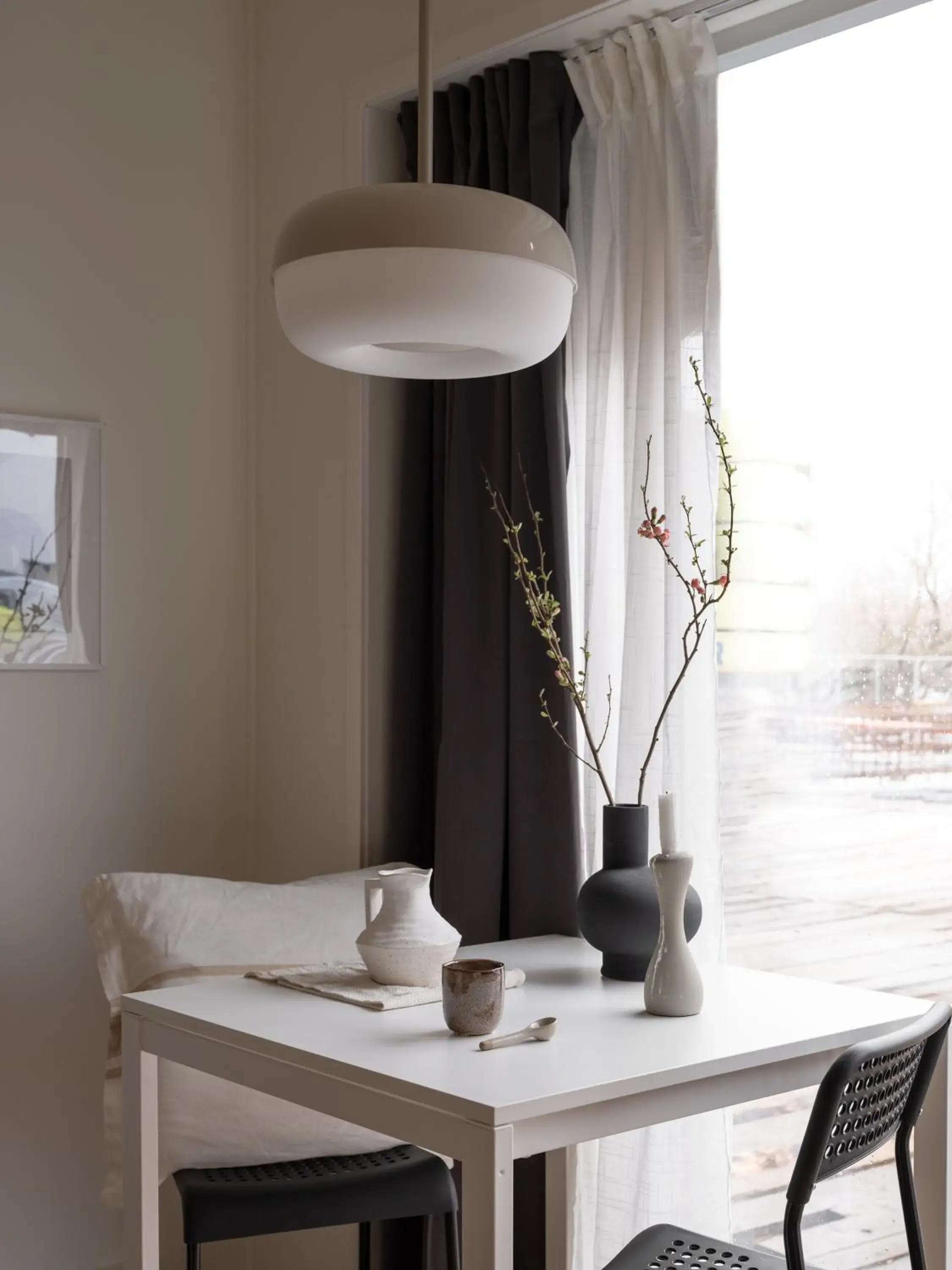 Dining area in Waterfront Cabins Dining area in Waterfront Cabins