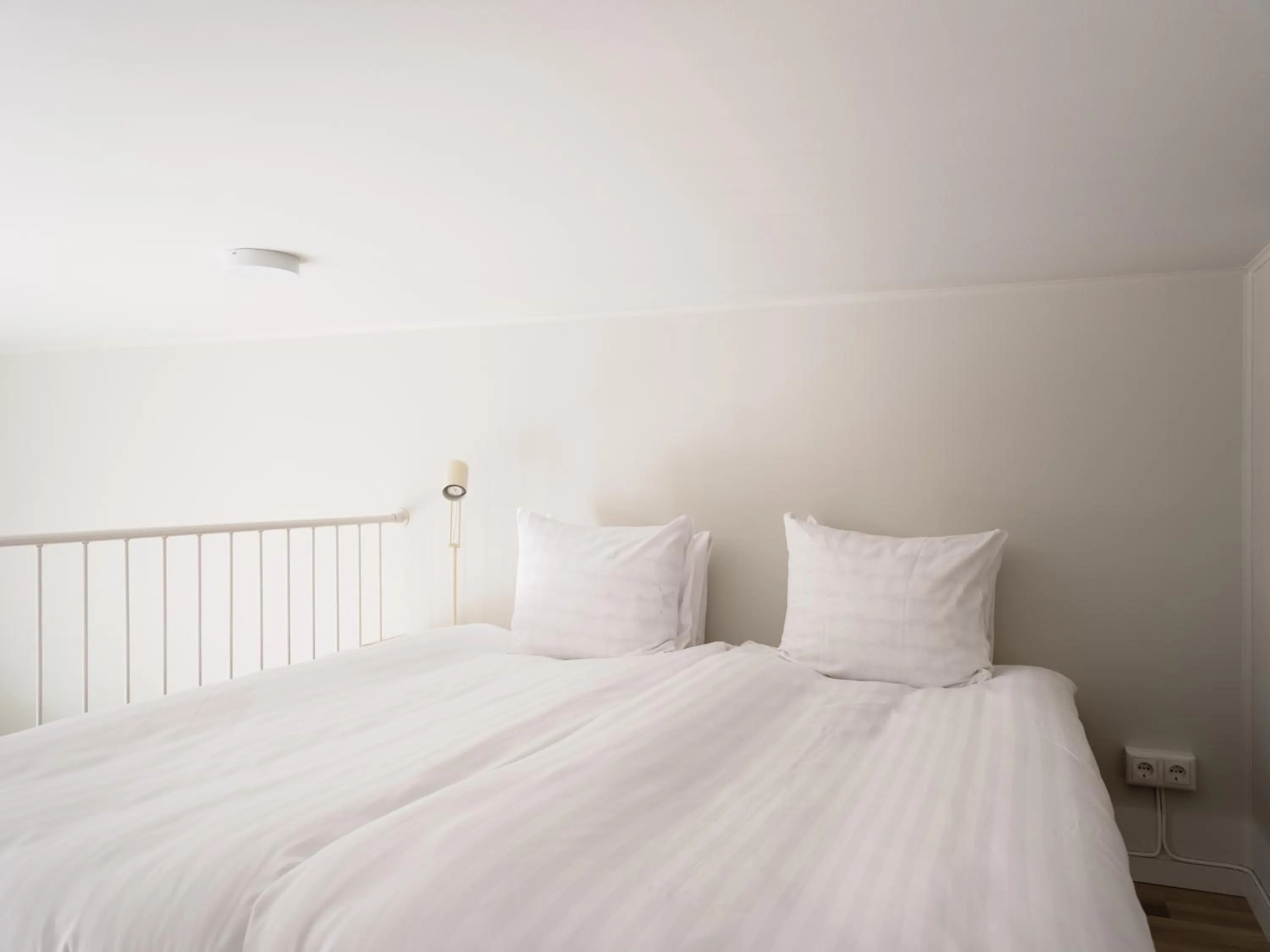 Bedroom, Bed in Waterfront Cabins