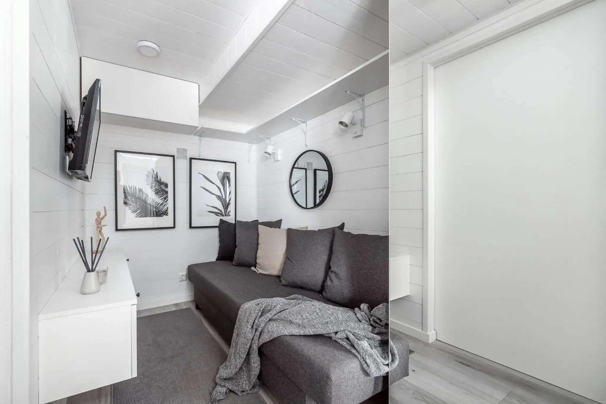 Seating area in Waterfront Cabins Seating area in Waterfront Cabins