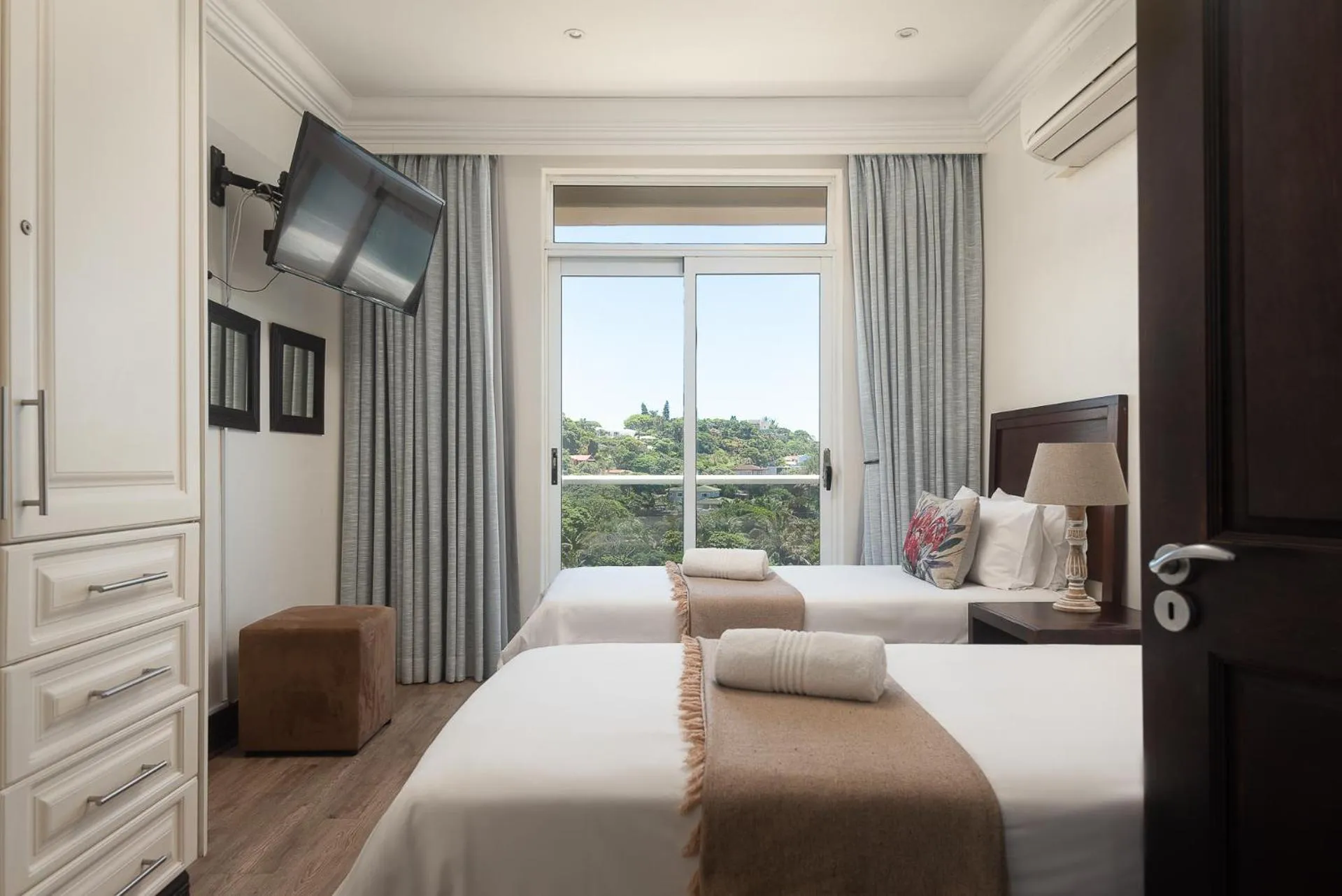 Bed in Ballito Manor View 601