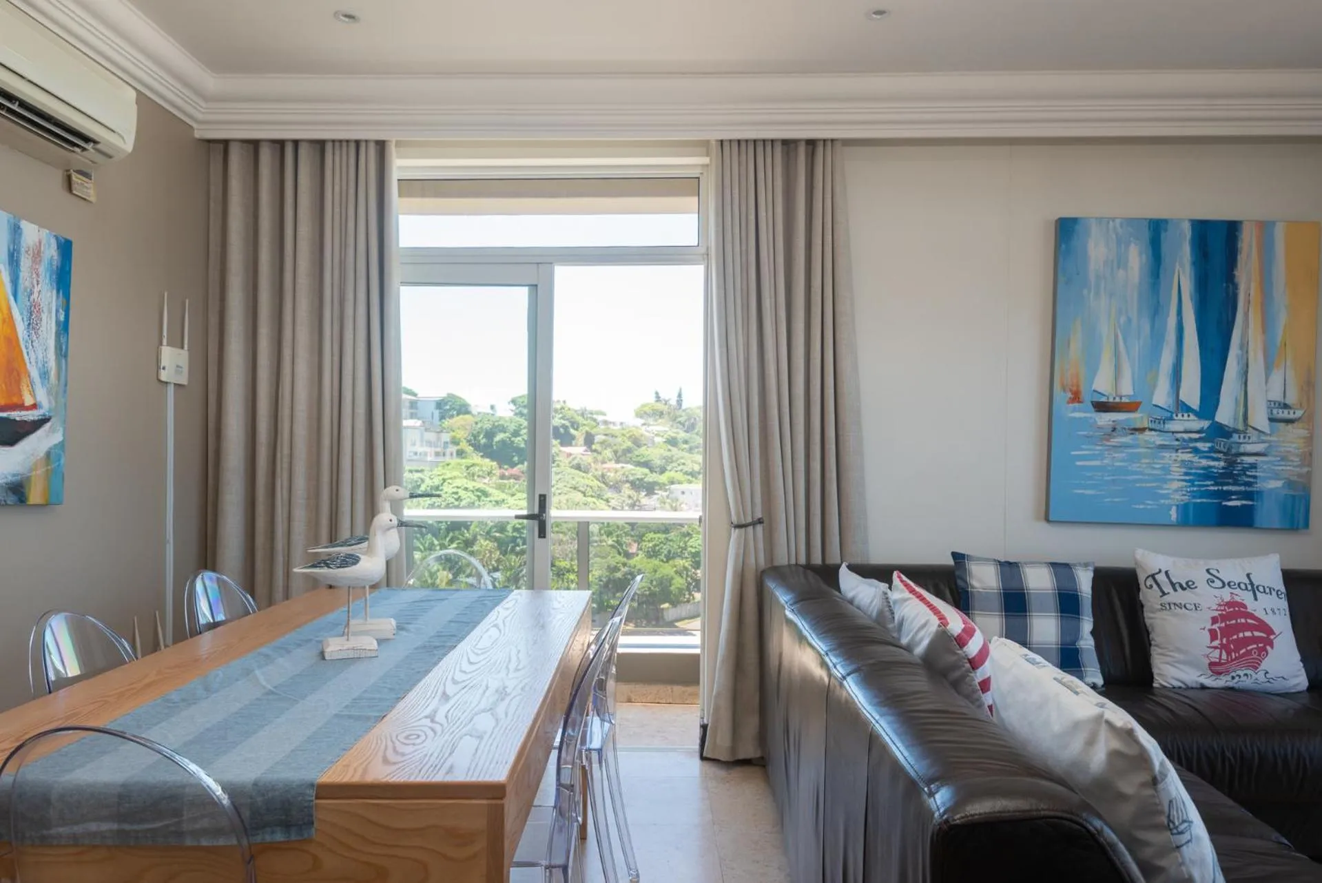 Living room, Bed in Ballito Manor View 601