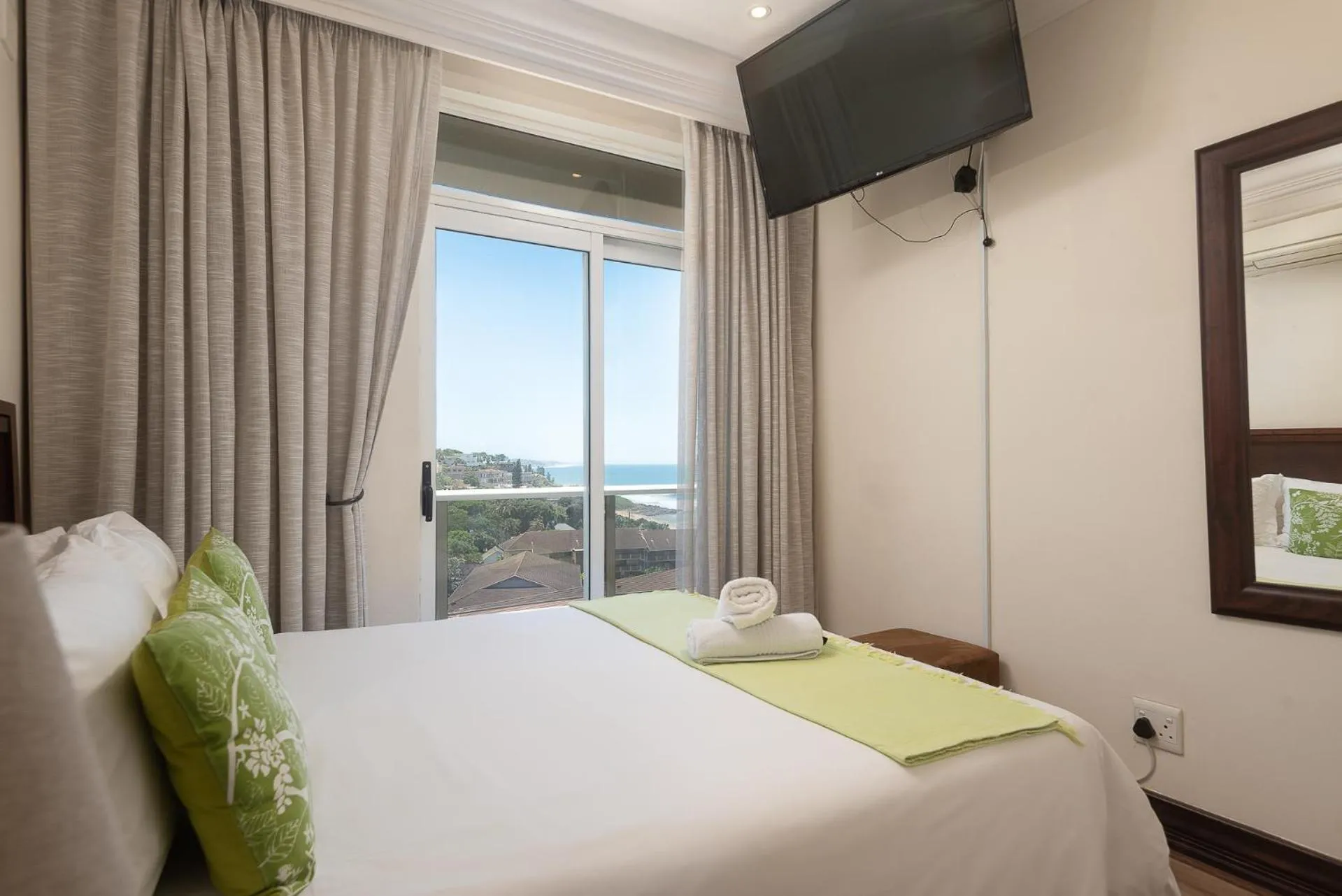 Bed in Ballito Manor View 601