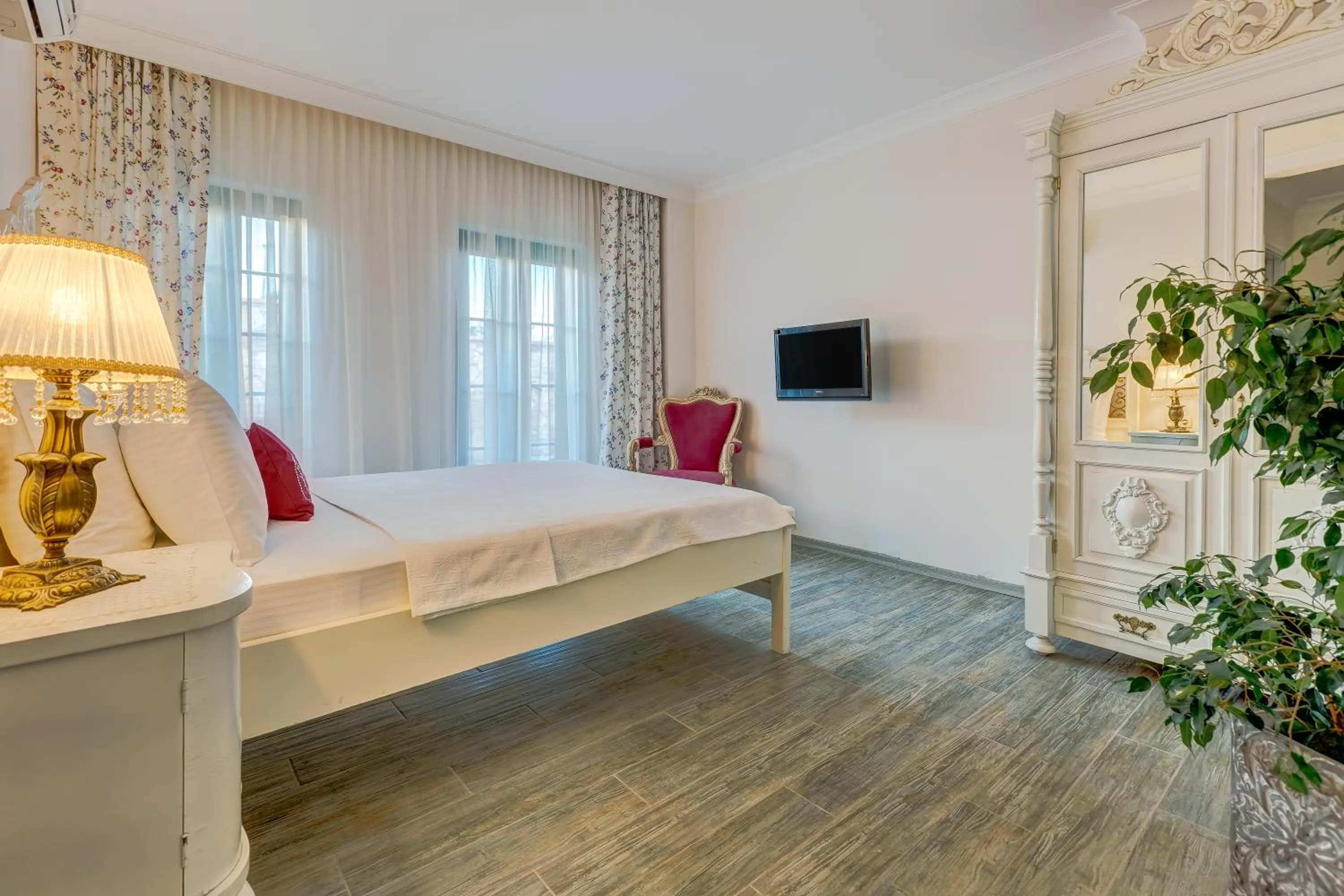 Garden view, Bed in Cunda Esen Hotel