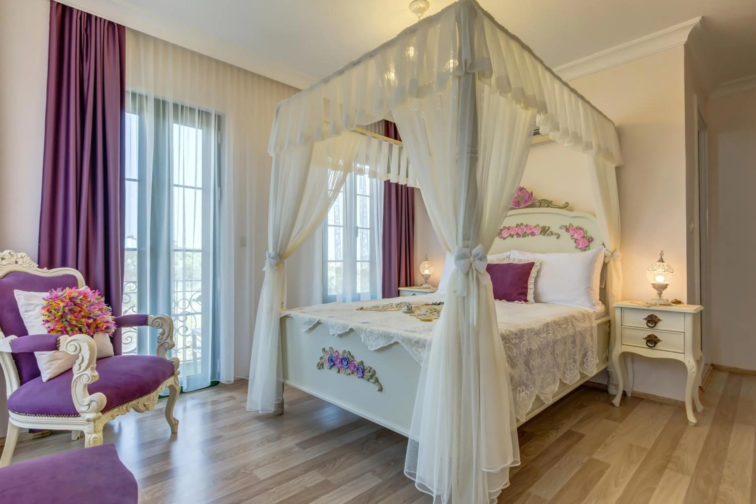Bed in Cunda Esen Hotel