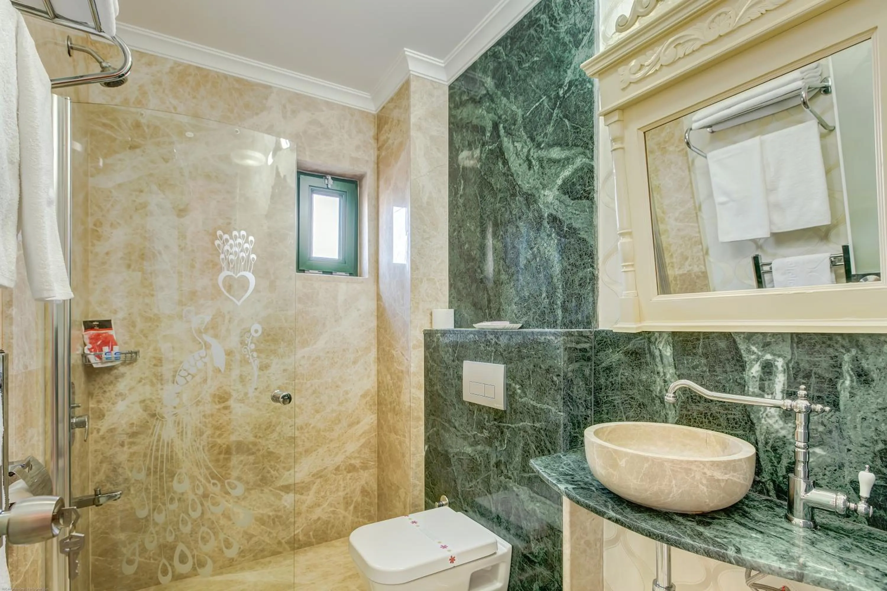 Shower in Cunda Esen Hotel