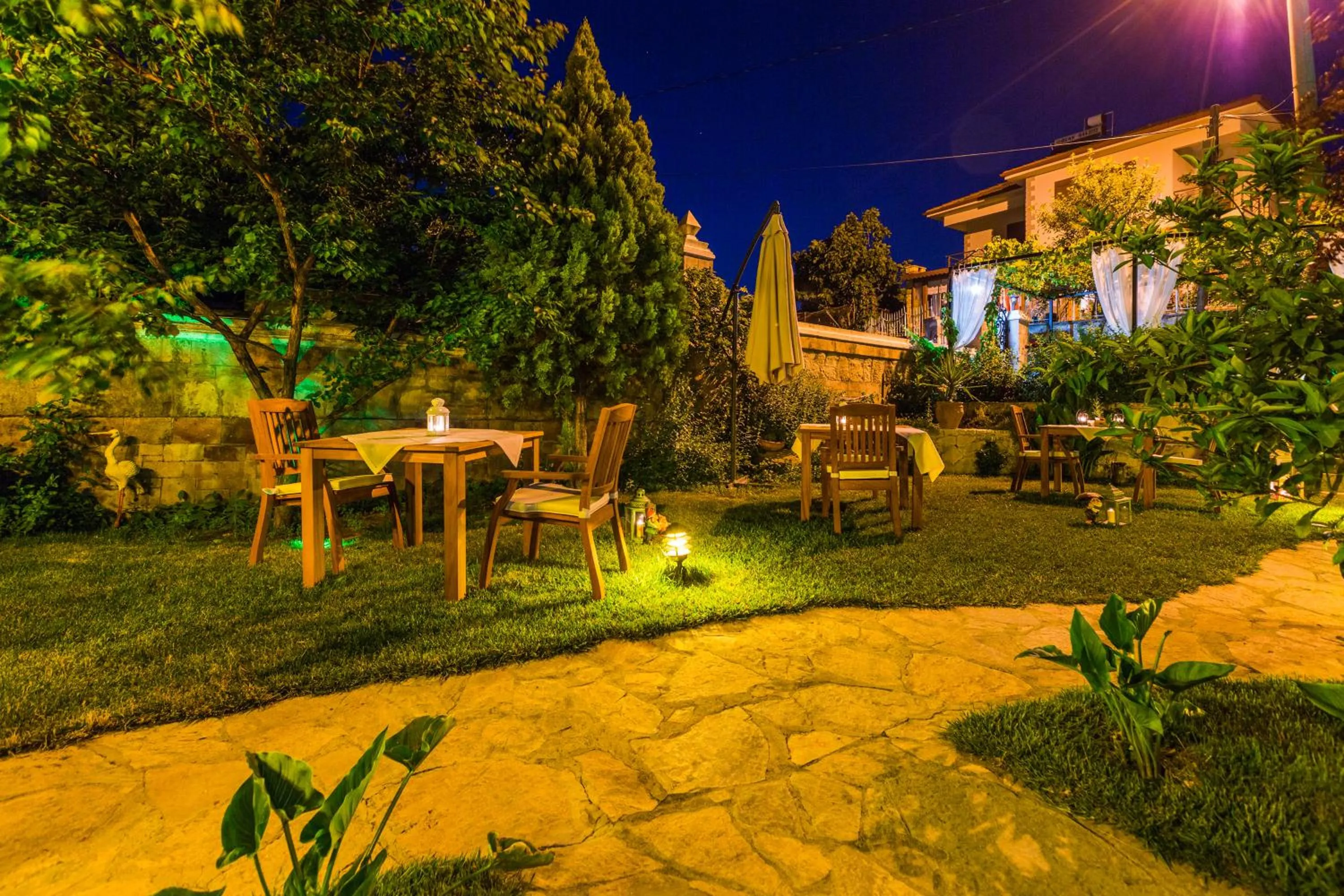 Garden in Cunda Esen Hotel