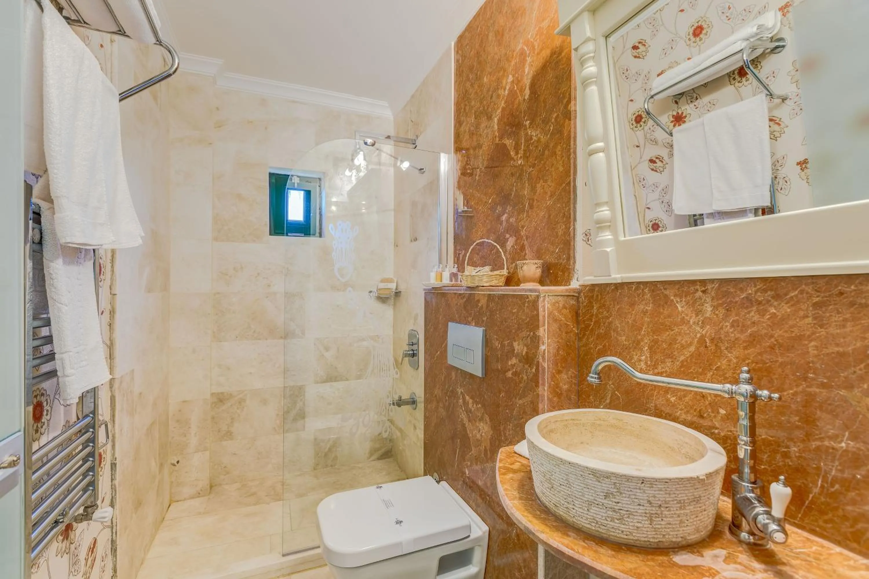 Bathroom in Cunda Esen Hotel