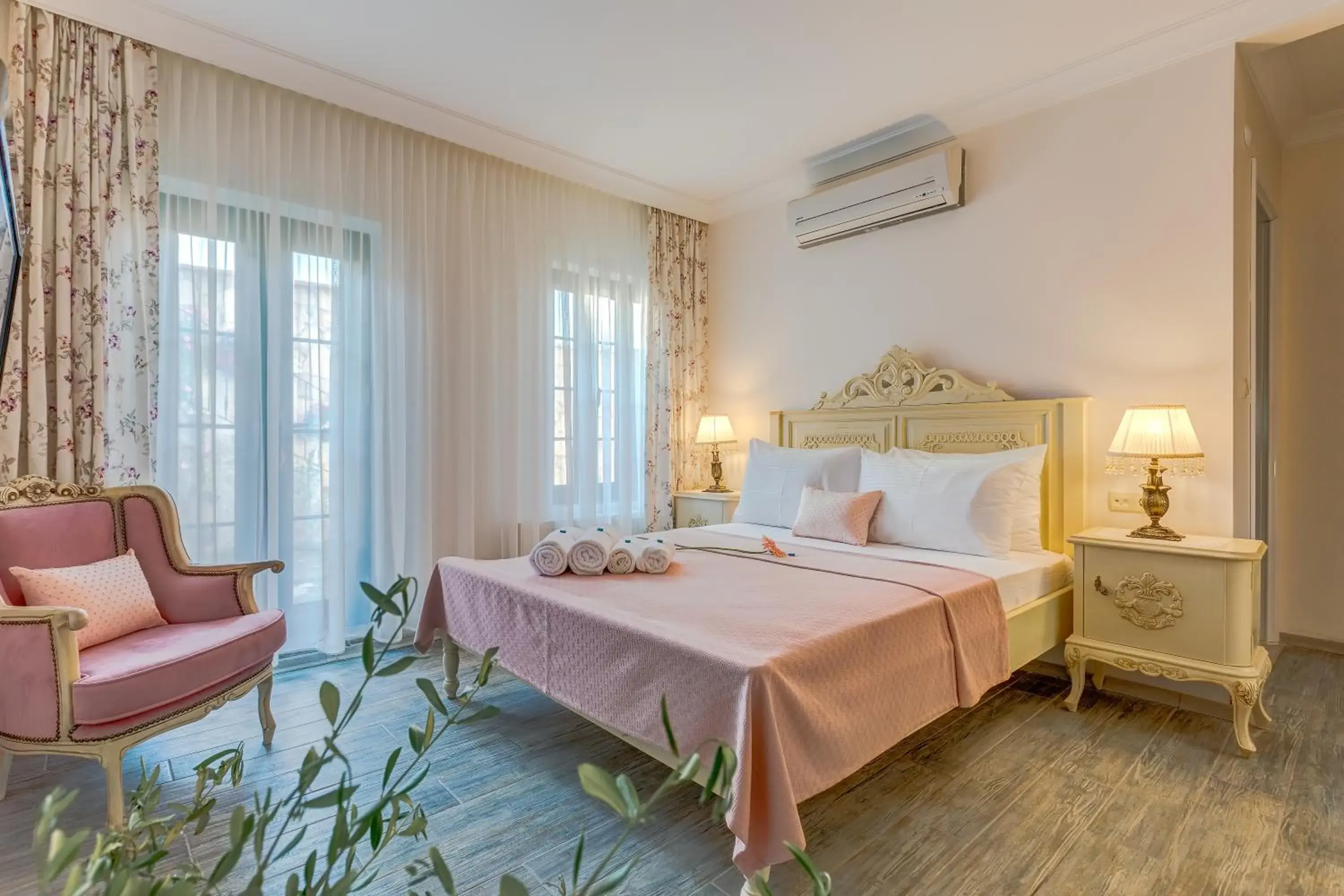 Double Room - Garden Access in Cunda Esen Hotel Double Room - Garden Access in Cunda Esen Hotel