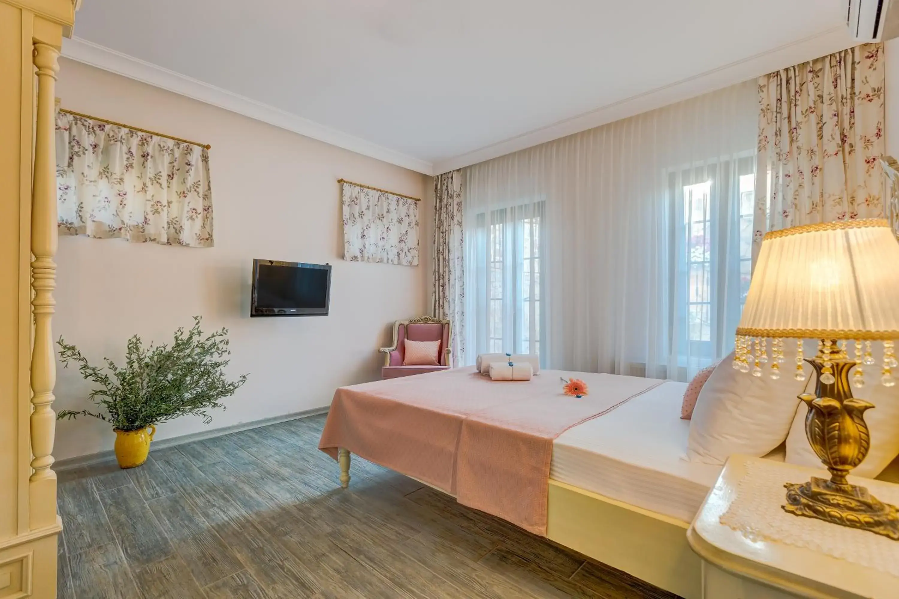 Double Room - Garden Access in Cunda Esen Hotel Double Room - Garden Access in Cunda Esen Hotel