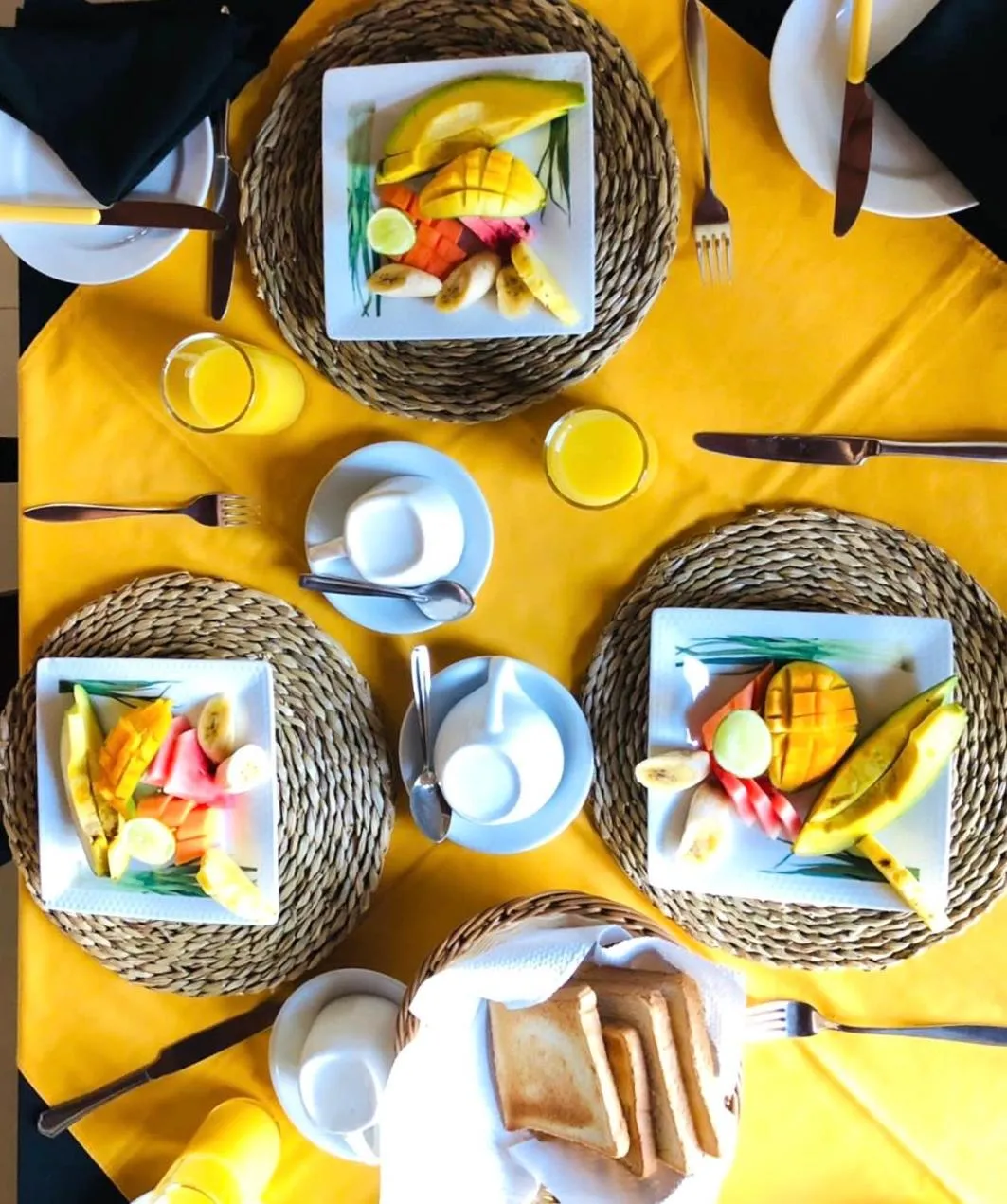 Restaurant/places to eat in Grand Kandy Villa