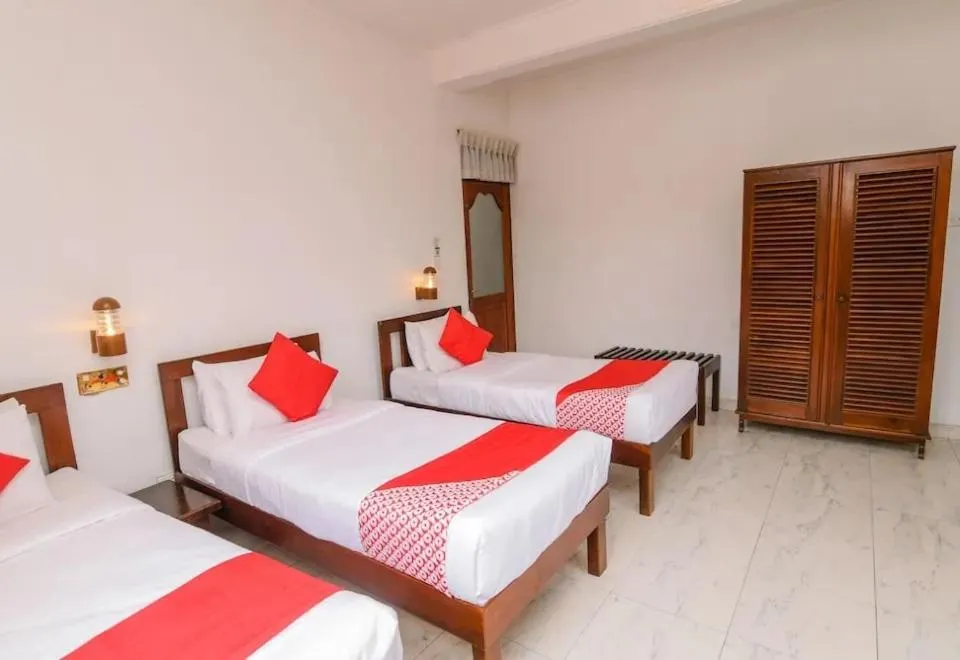 Bedroom, Bed in Grand Kandy Villa