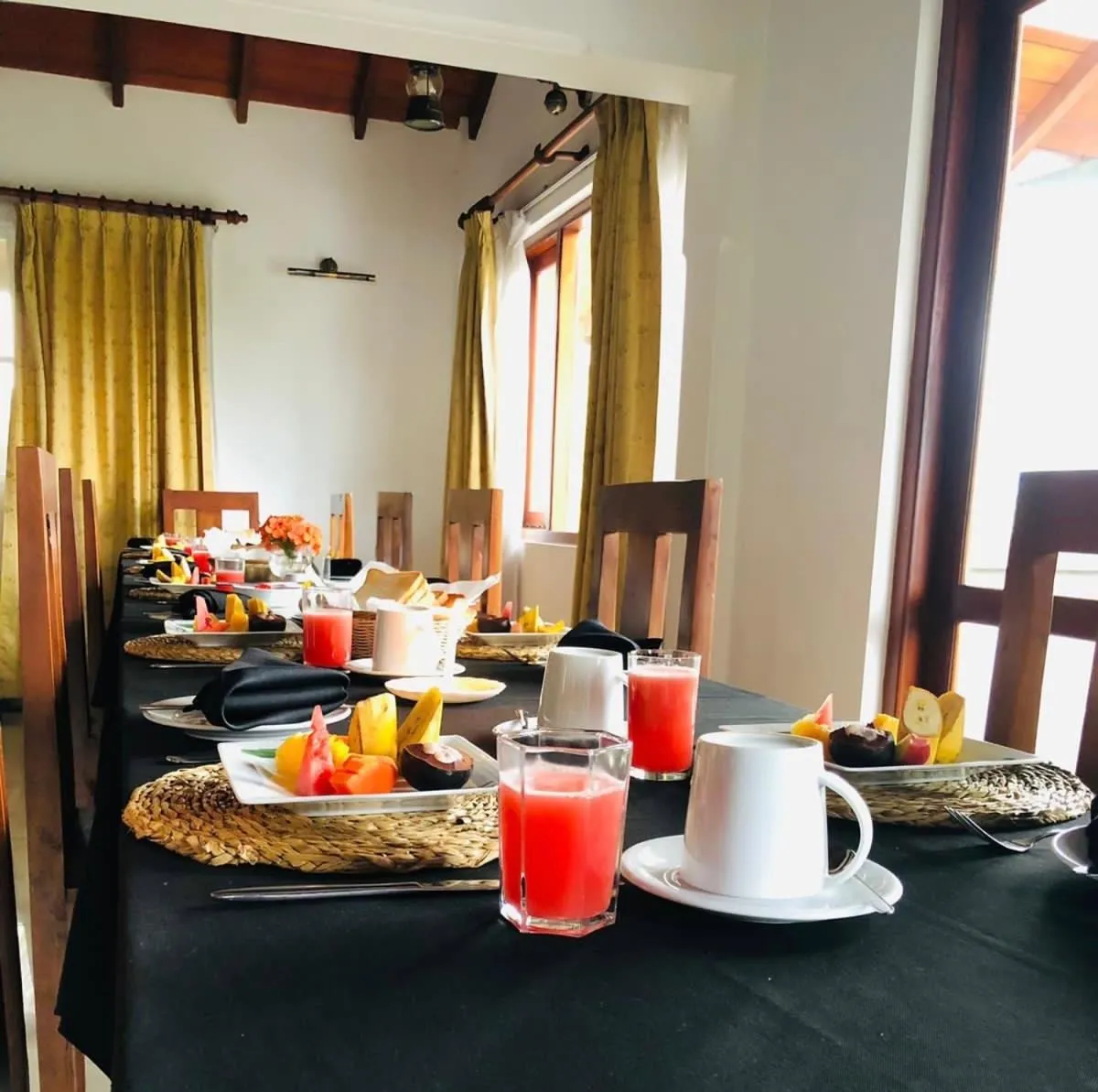 Restaurant/places to eat in Grand Kandy Villa