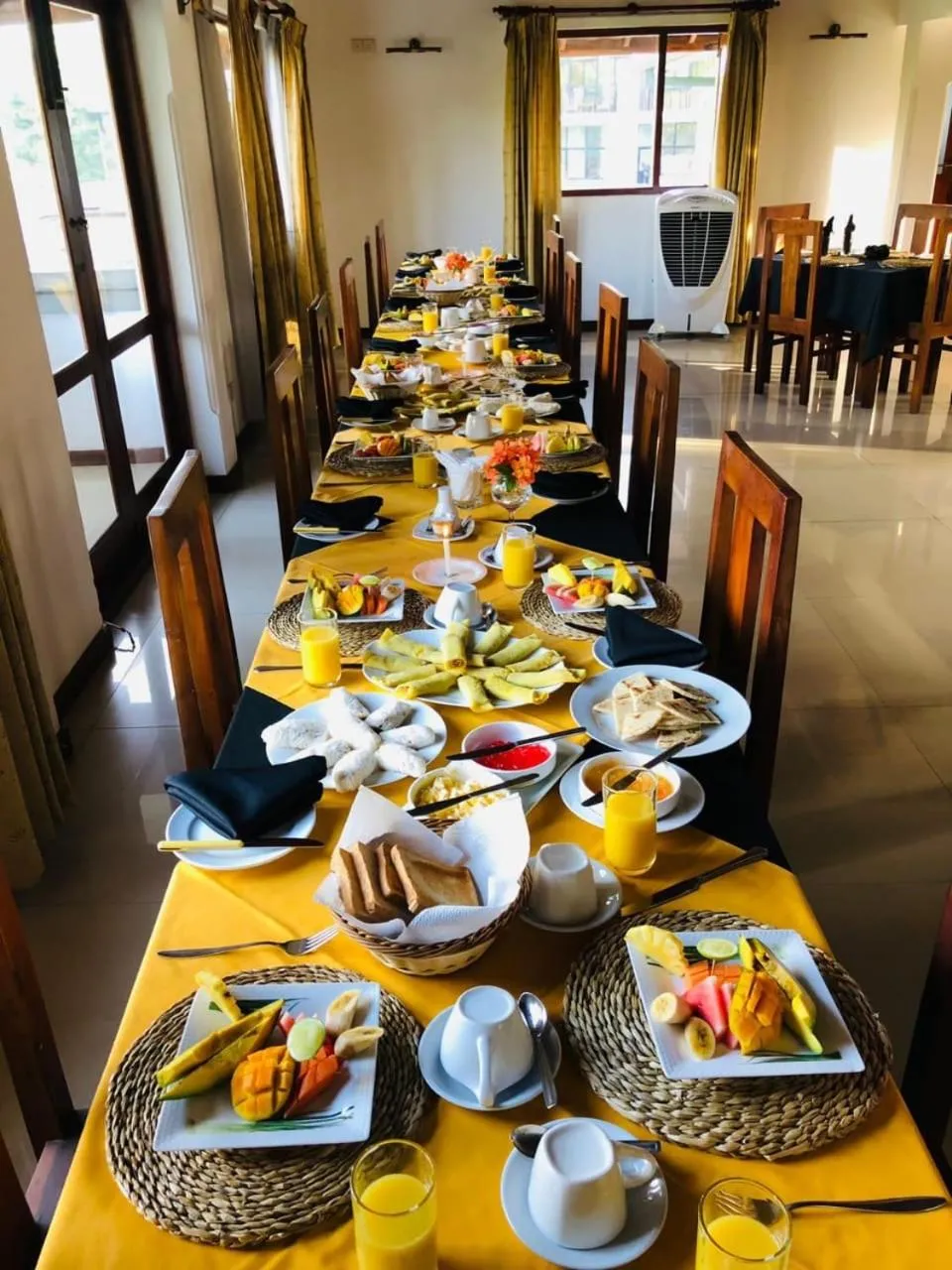 Restaurant/places to eat in Grand Kandy Villa