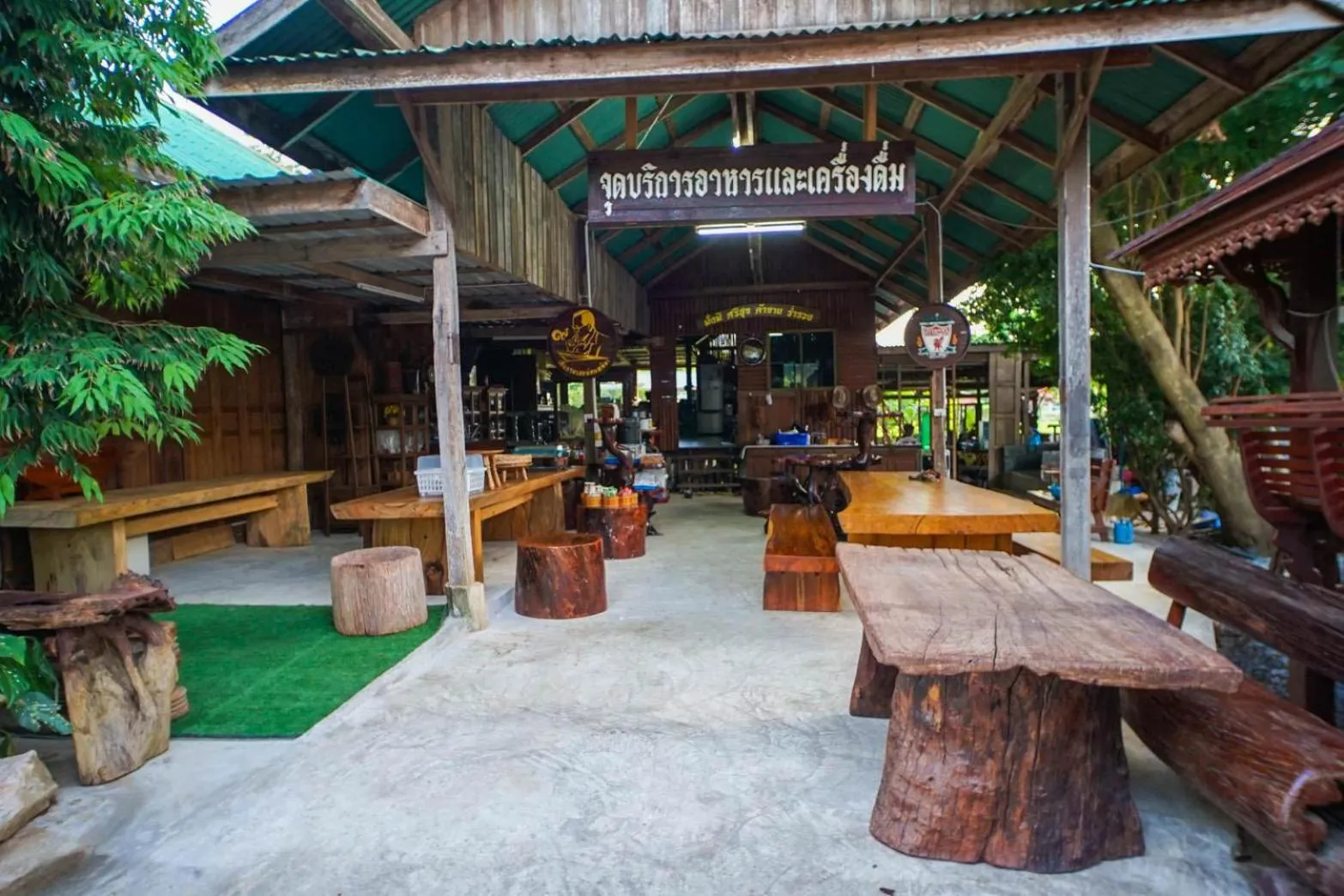 Kitchen or kitchenette in Suk Sabai Homestay