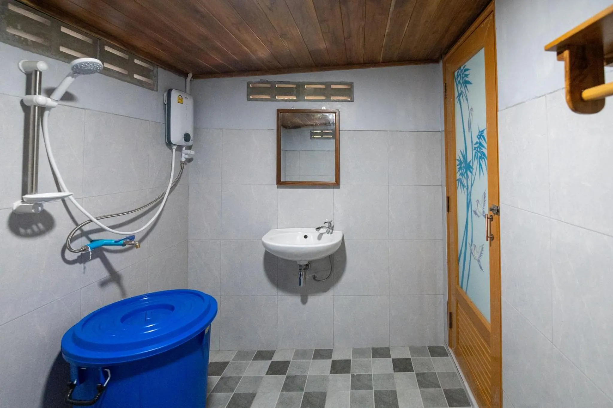 Shower in Suk Sabai Homestay