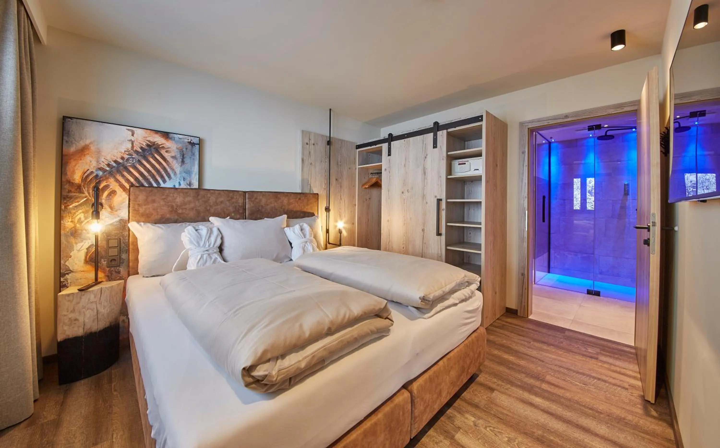 Photo of the whole room, Bed in THOMSN Central Hotel & Appartements