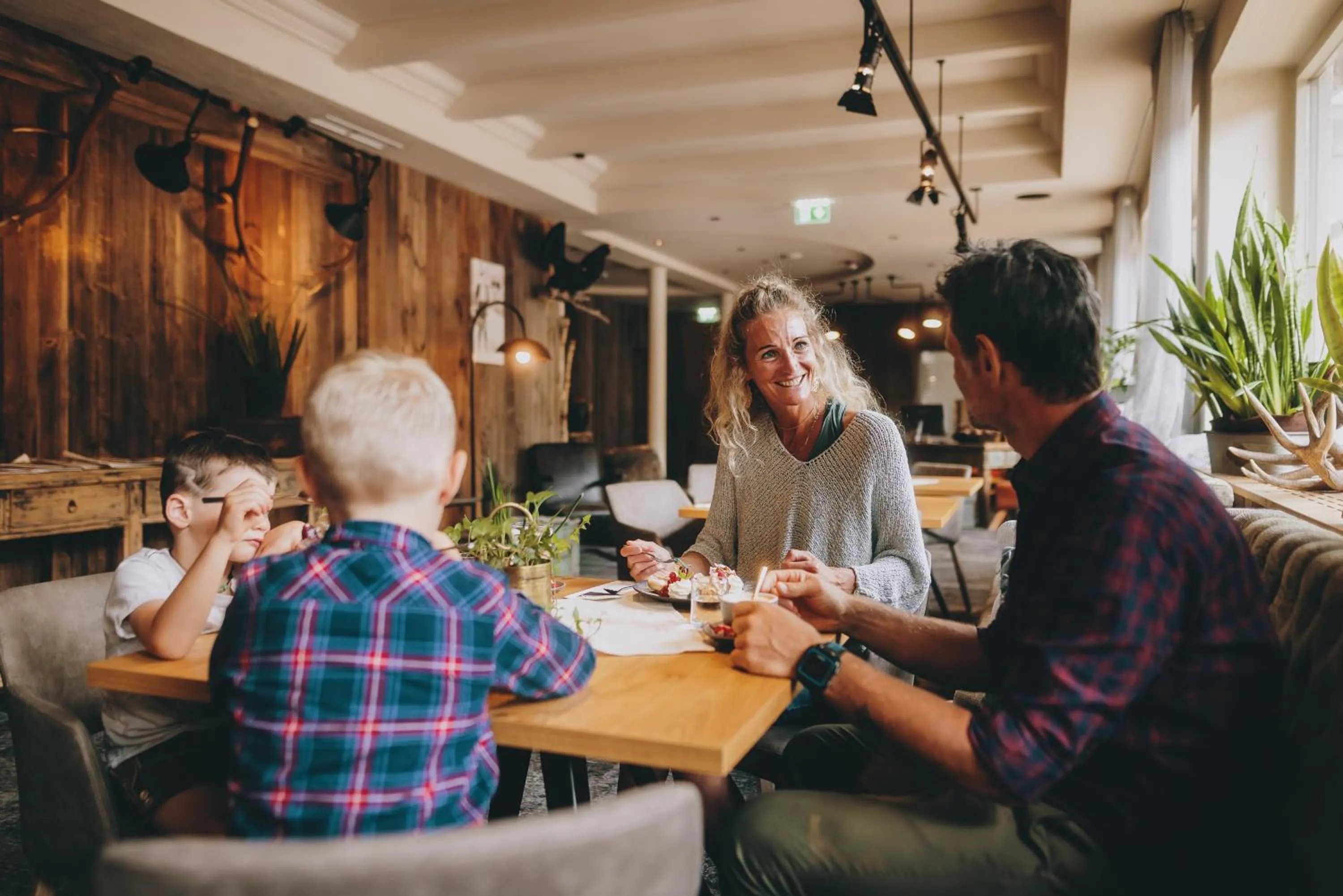 Restaurant/places to eat in THOMSN Central Hotel & Appartements