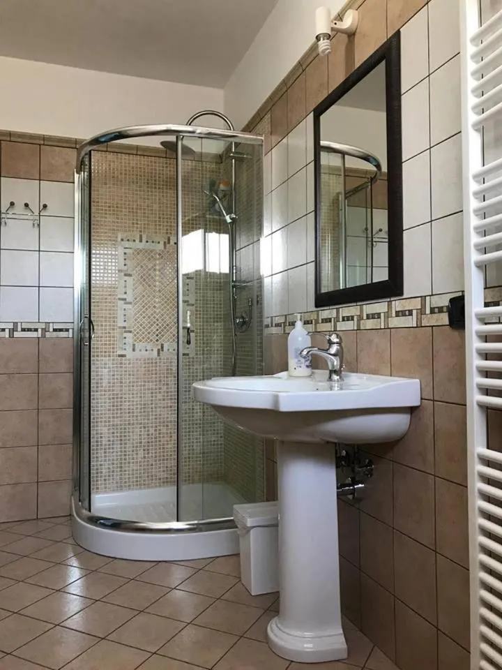 Double or Twin Room with Private Bathroom in Sopra le Laure B&B