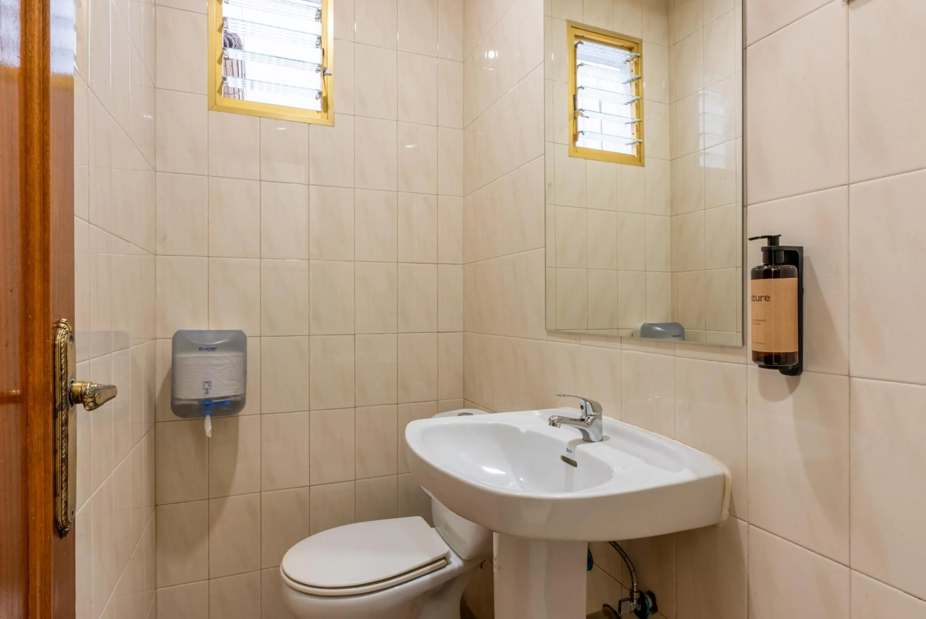 Bathroom in Ideal Hostel Madrid