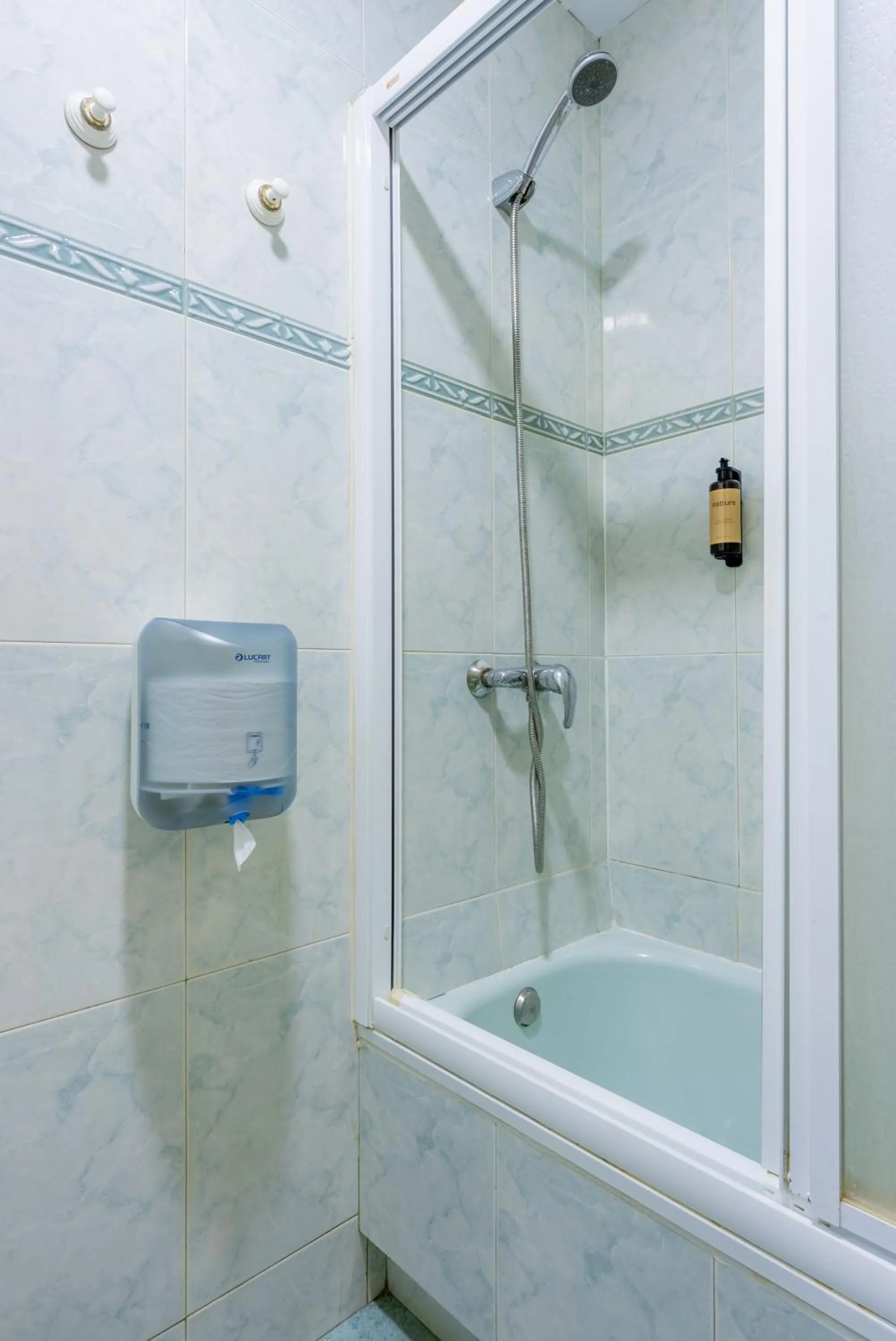 Bathroom in Ideal Hostel Madrid