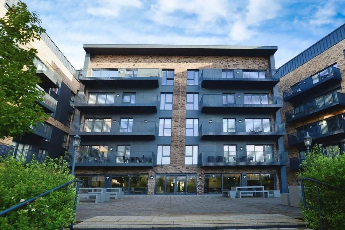 Property building in Modern 2 Bedroom Apartment with parking - Ashford