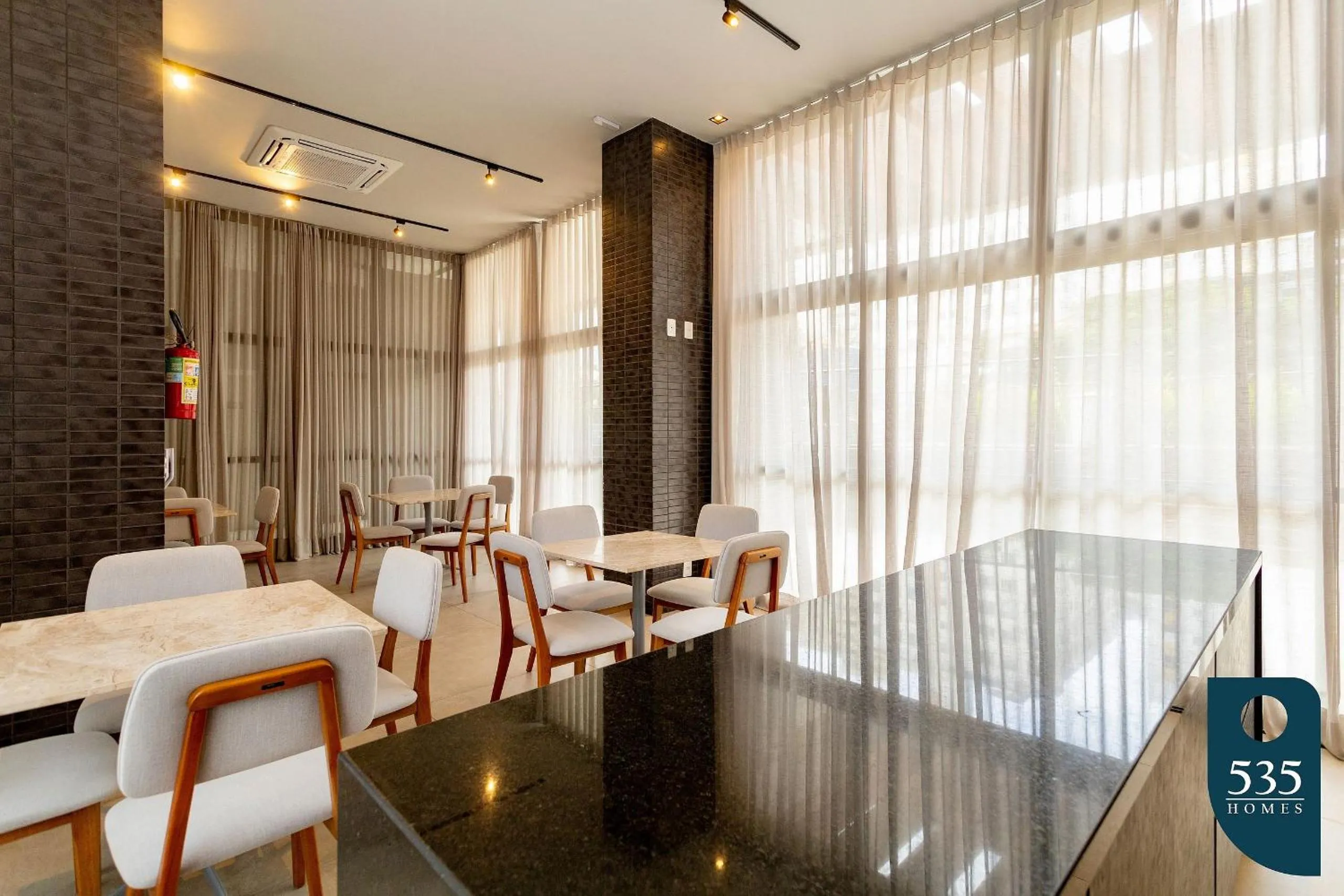 Communal lounge/ TV room in Lindo e aconchegante com vista panorâmica na Barra