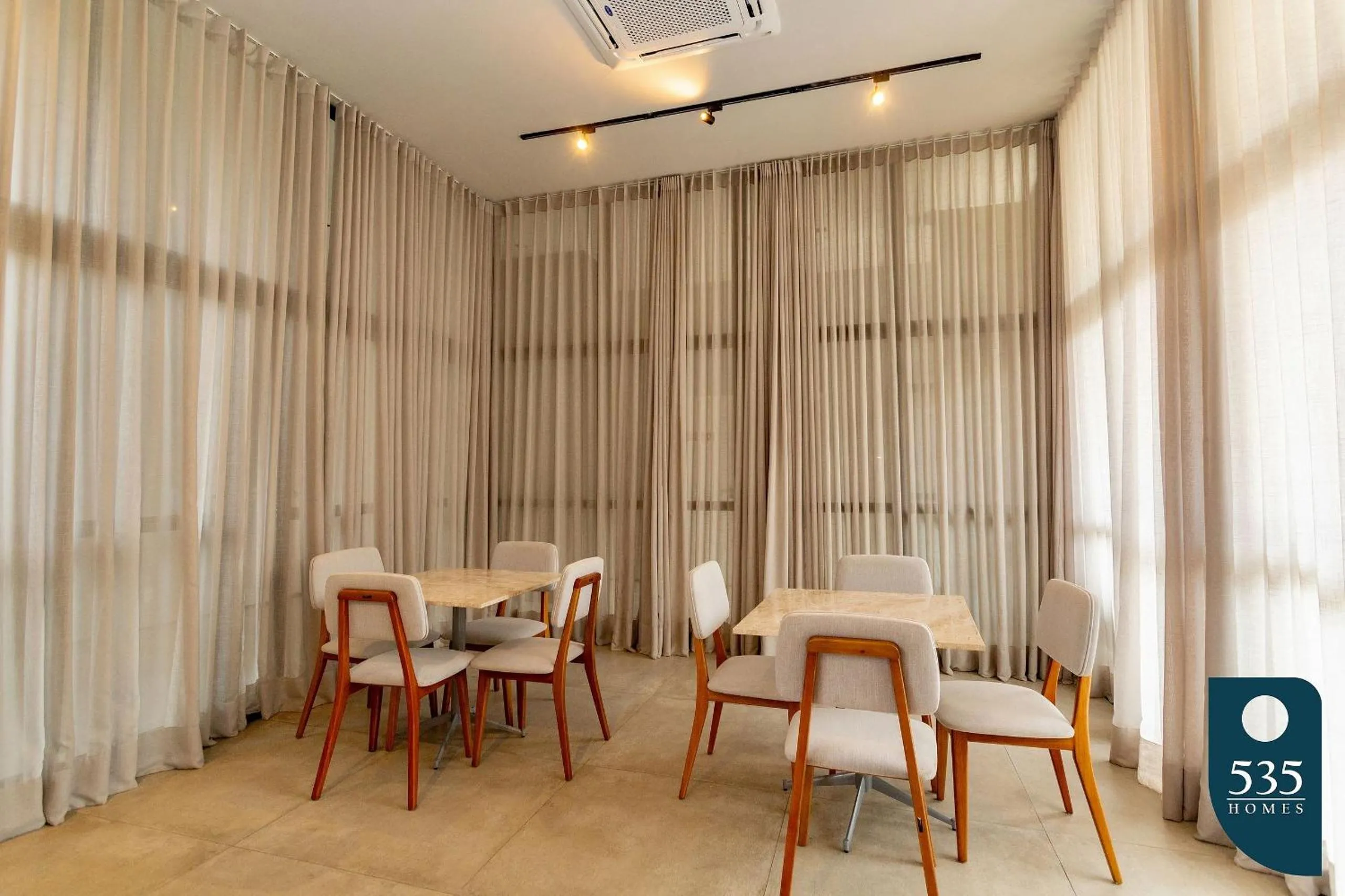 Communal lounge/ TV room in Lindo e aconchegante com vista panorâmica na Barra