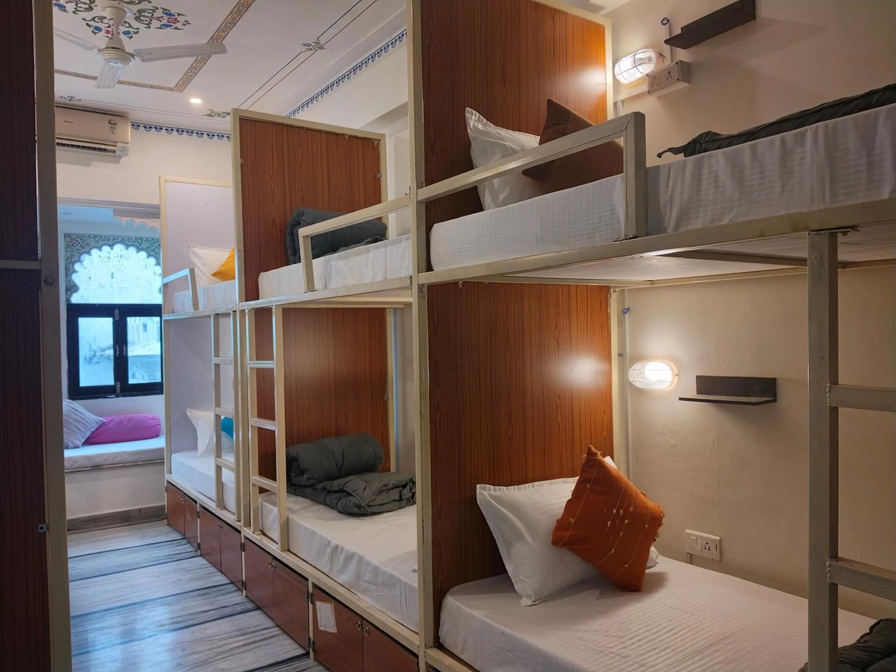 bunk bed, Bed in Madpackers Udaipur