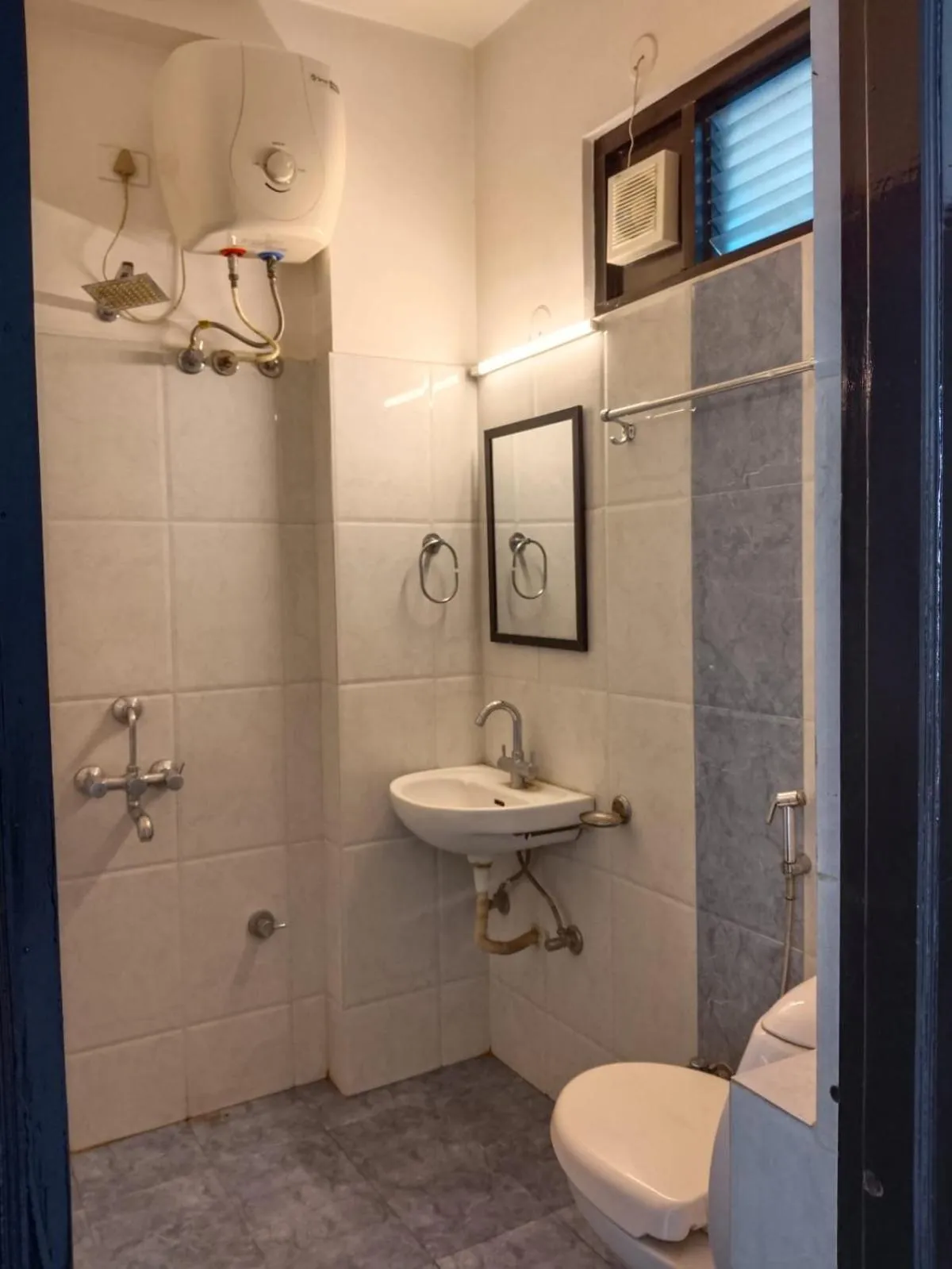 Bathroom in Madpackers Udaipur