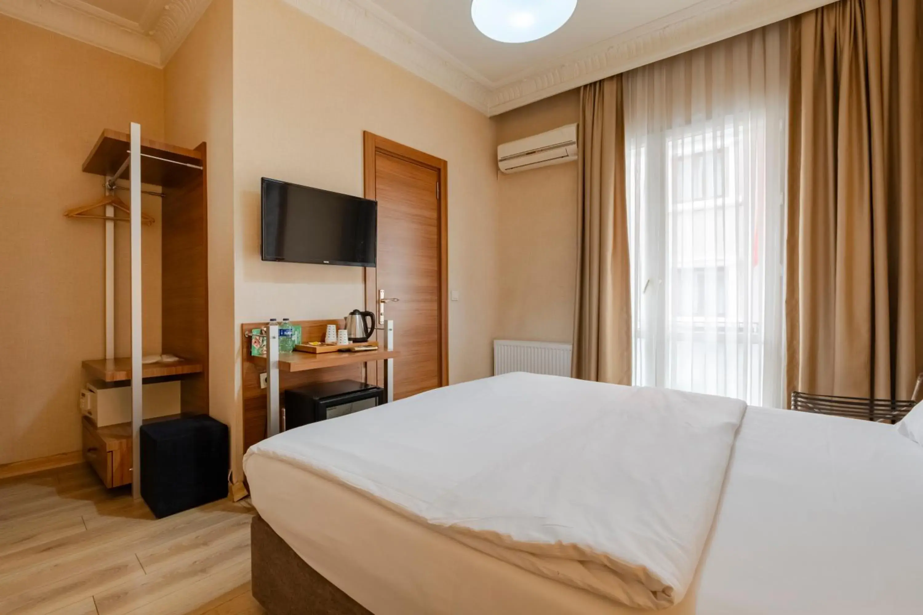 Photo of the whole room, Bed in Sisli MLS Hotel Photo of the whole room, Bed in Sisli MLS Hotel