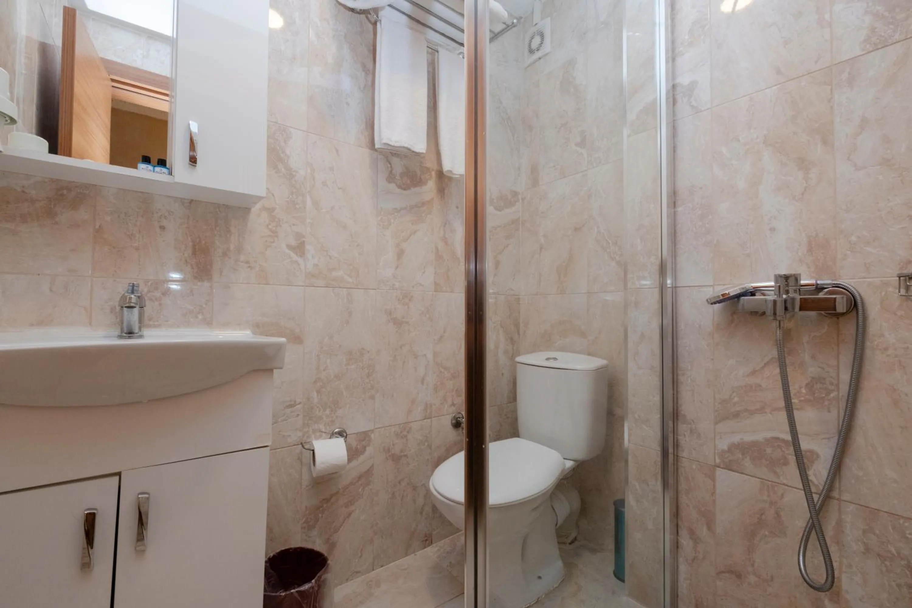 Bathroom in Sisli MLS Hotel