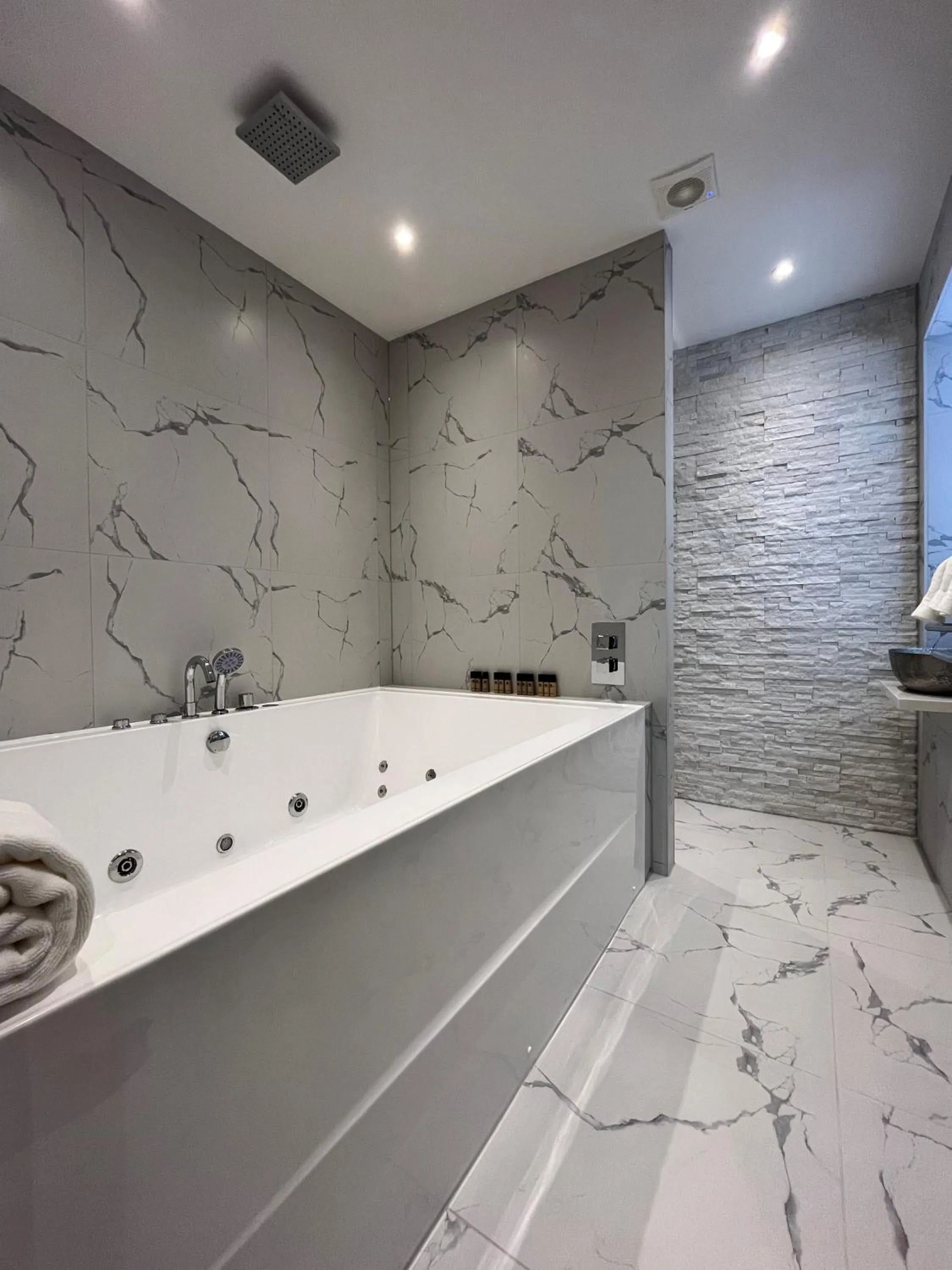 Bathroom in Philharmonic Hotel