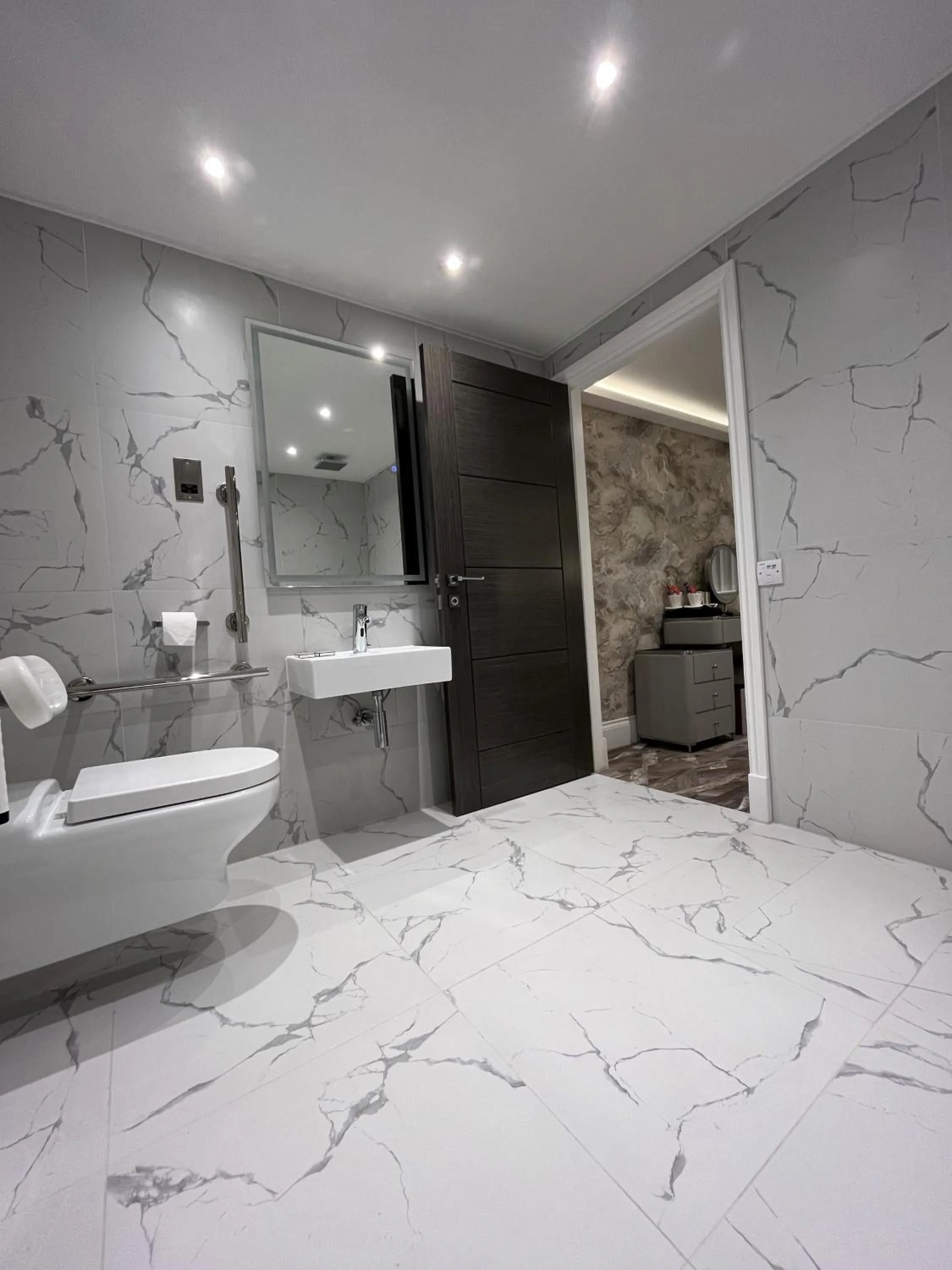 Shower in Philharmonic Hotel