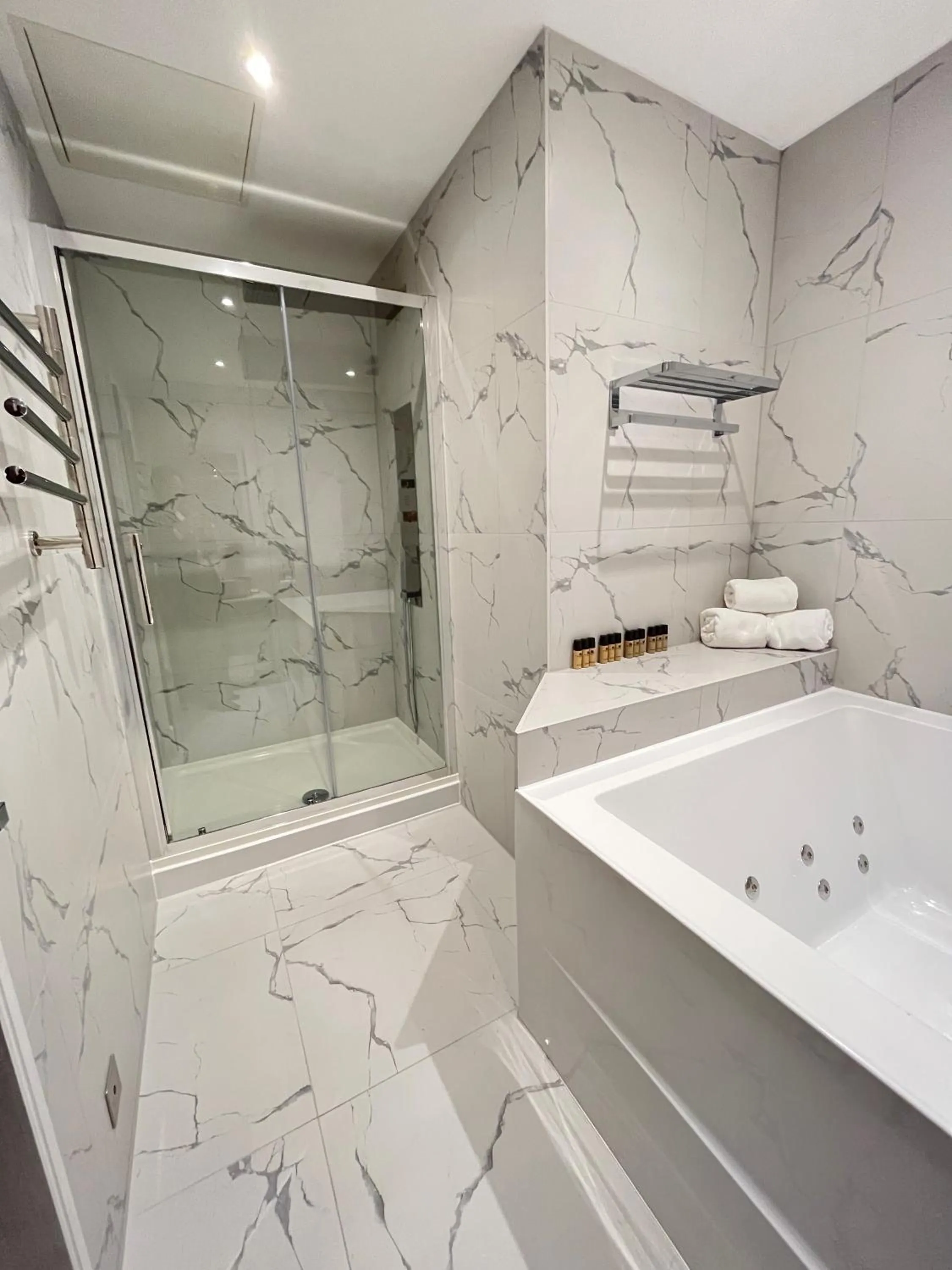 Shower in Philharmonic Hotel