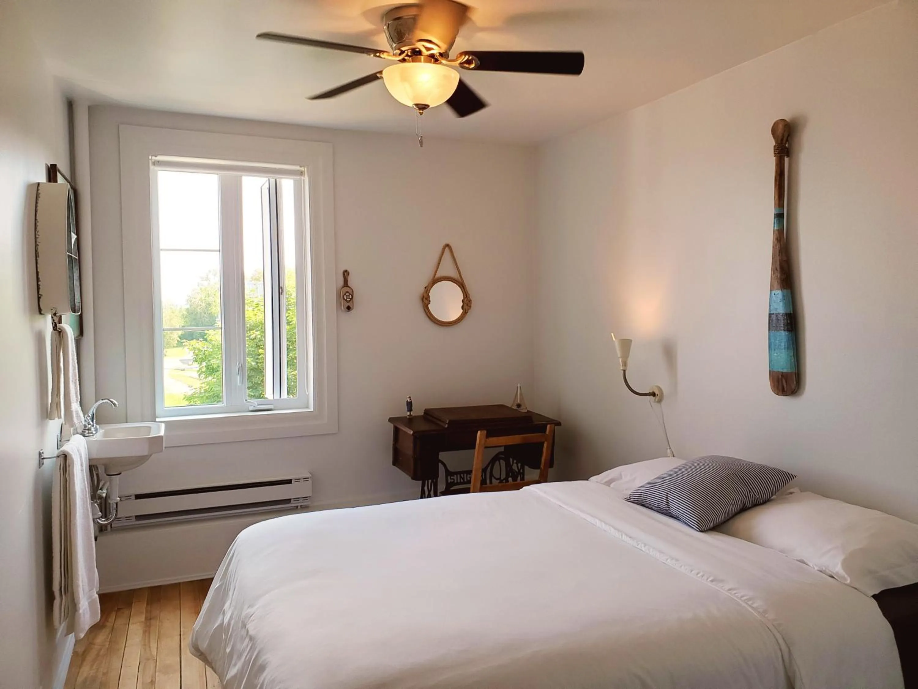 Bed in Auberge de la rive de Charlevoix - Auberge de jeunesse familiale pour voyageurs de tous âges